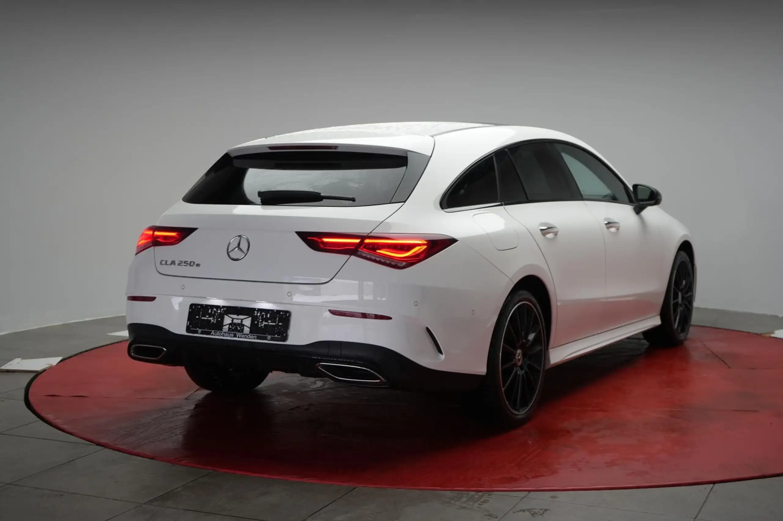 Mercedes-Benz - CLA 250