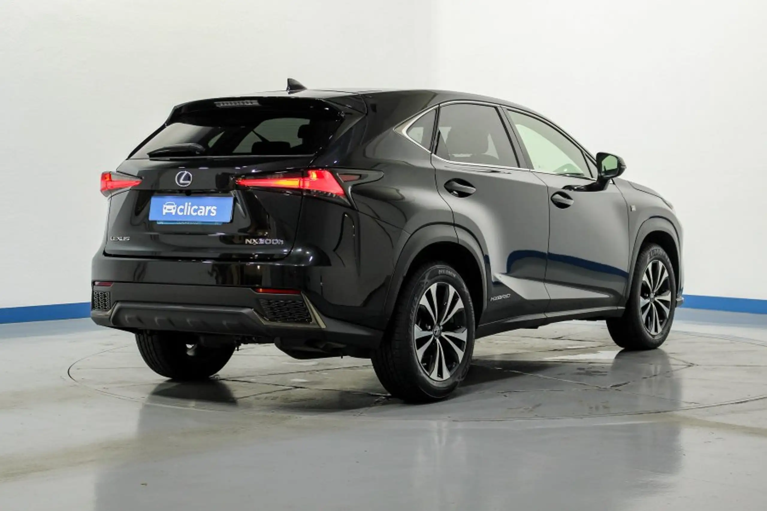 Lexus - NX 300