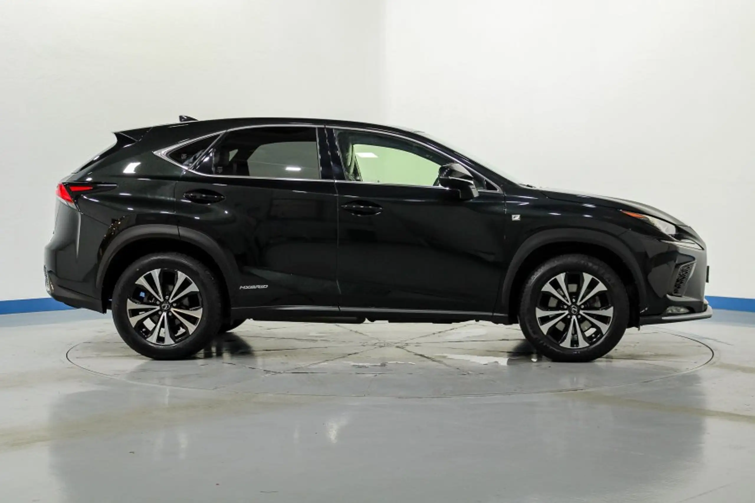 Lexus - NX 300