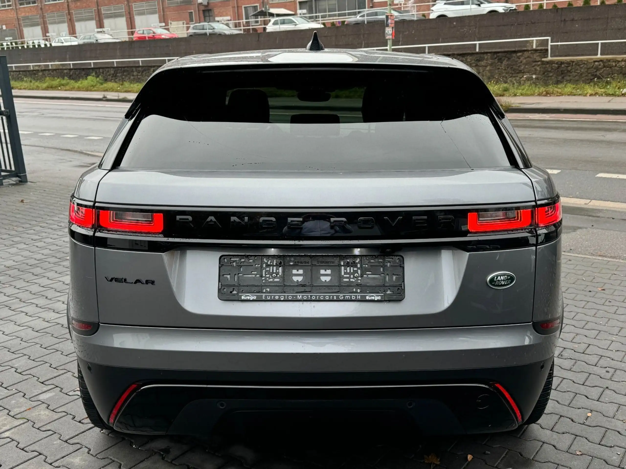 Land Rover - Range Rover Velar