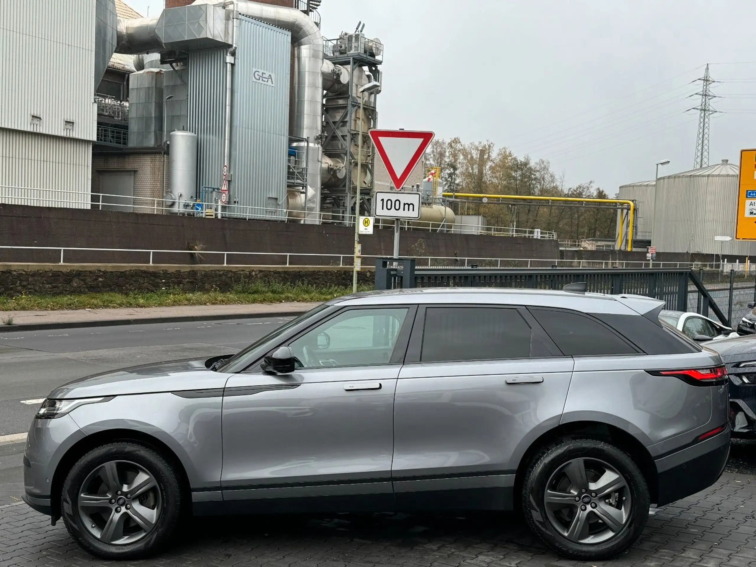 Land Rover - Range Rover Velar