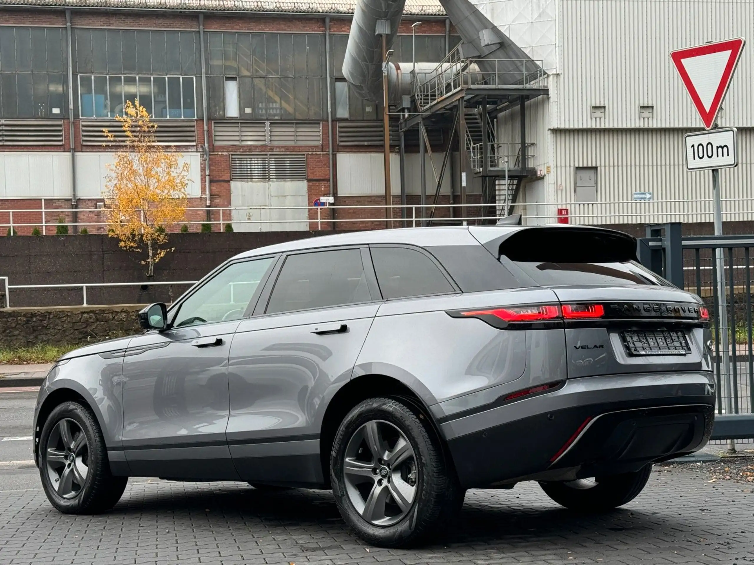 Land Rover - Range Rover Velar