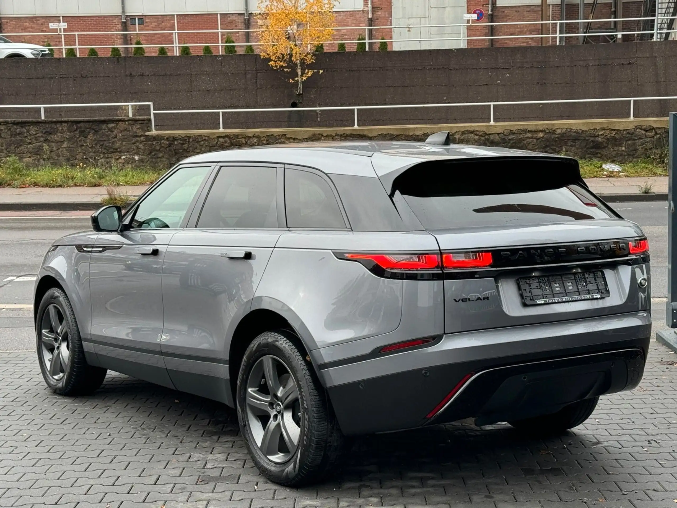 Land Rover - Range Rover Velar