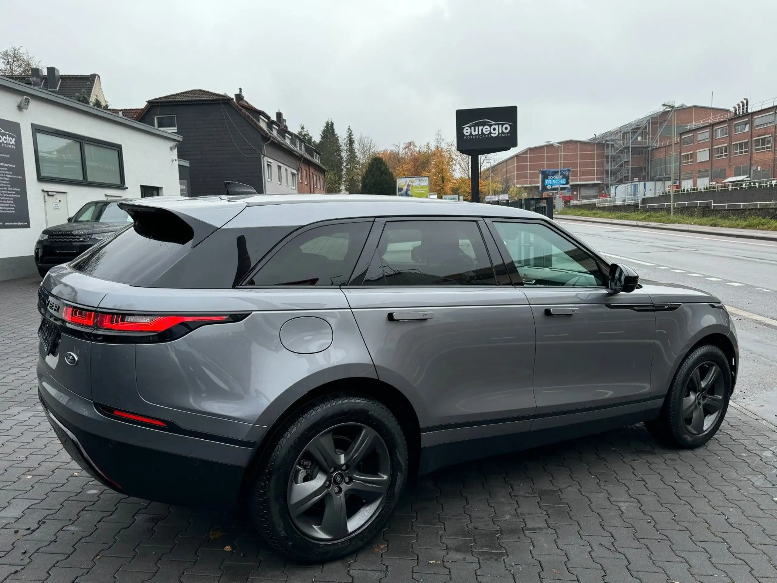 Land Rover - Range Rover Velar