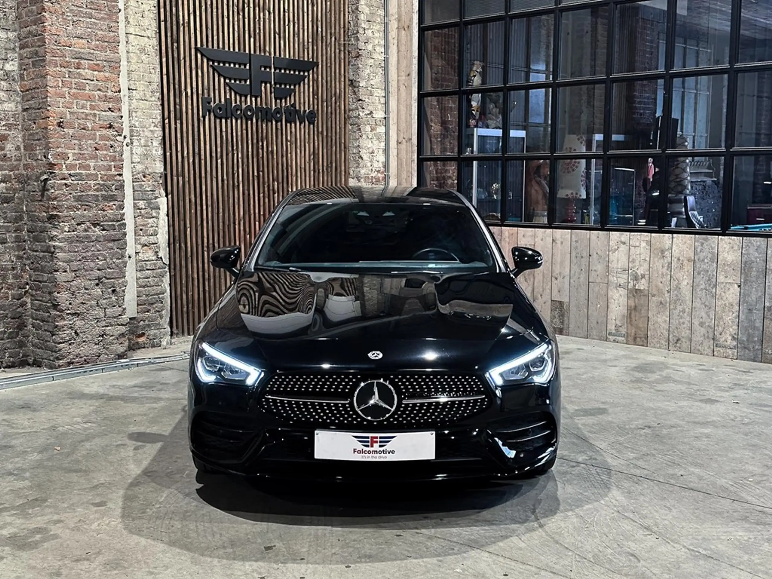 Mercedes-Benz - CLA 250