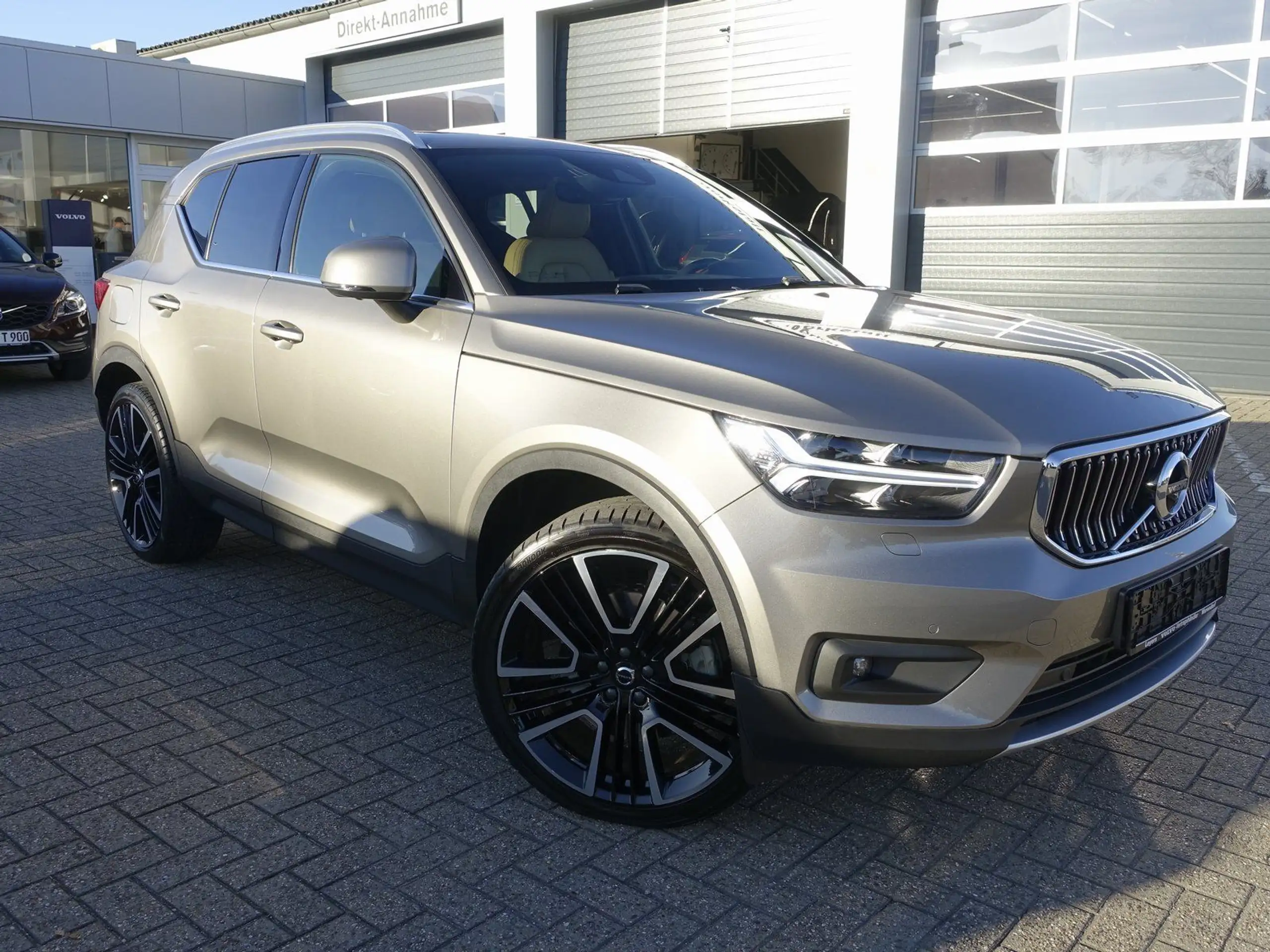 Volvo - XC40