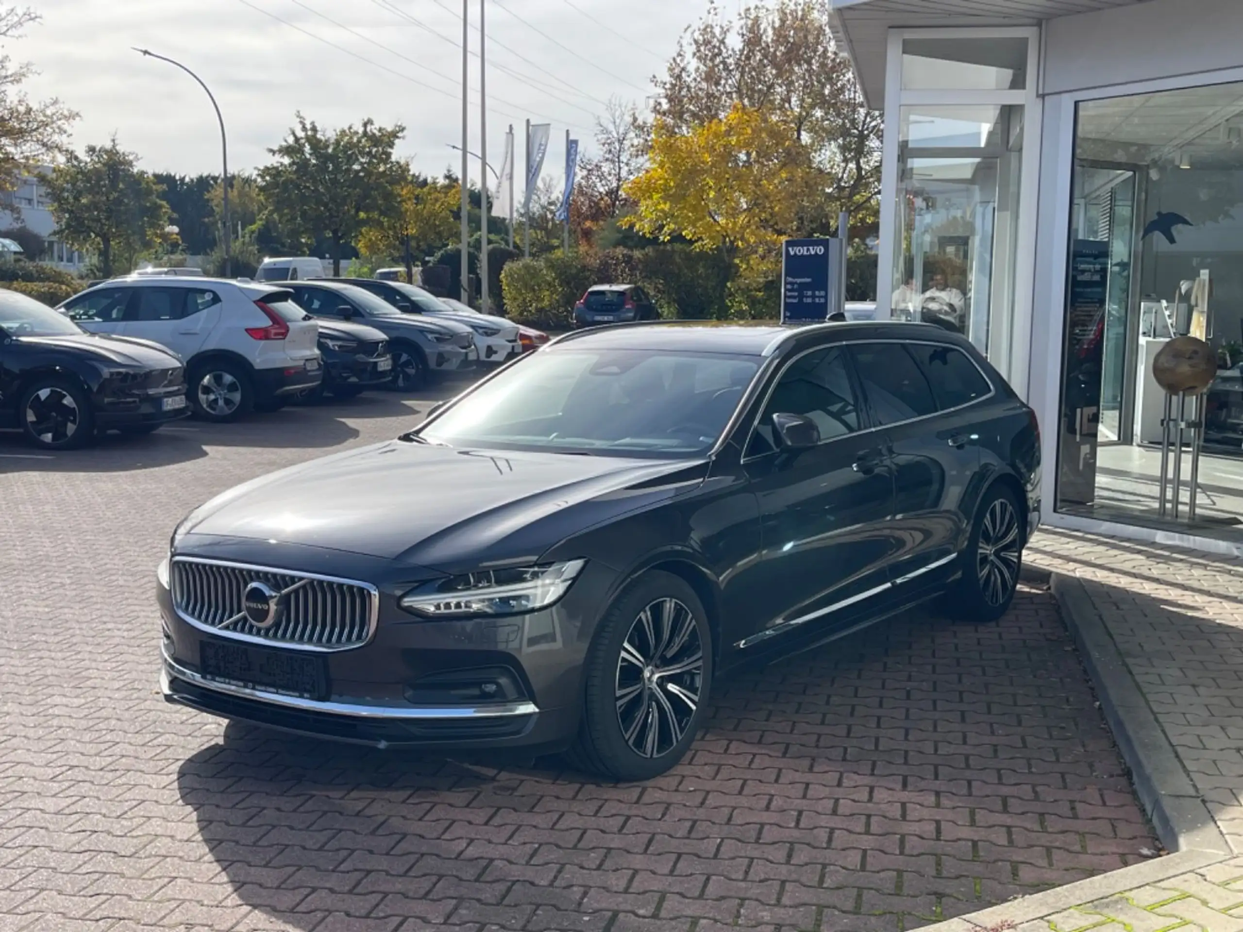 Volvo - V90