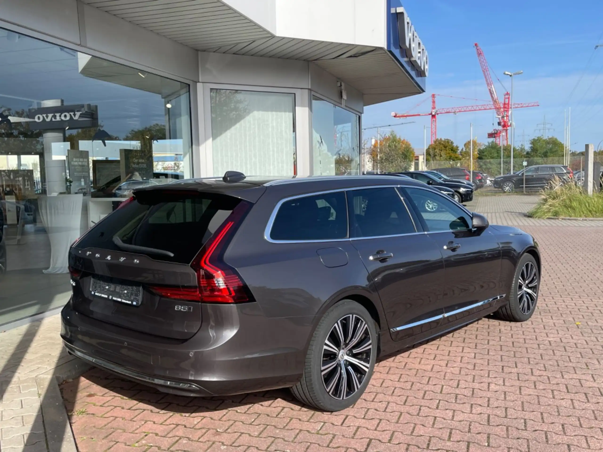 Volvo - V90