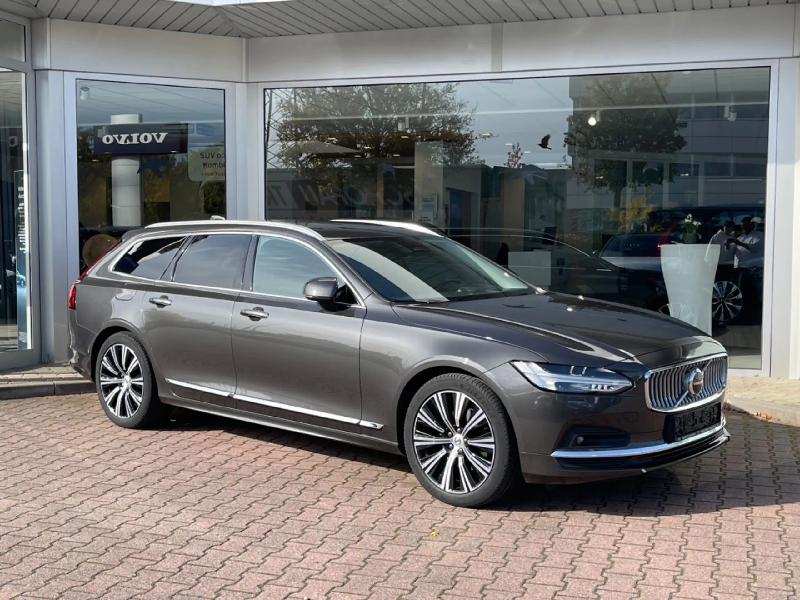 Volvo - V90