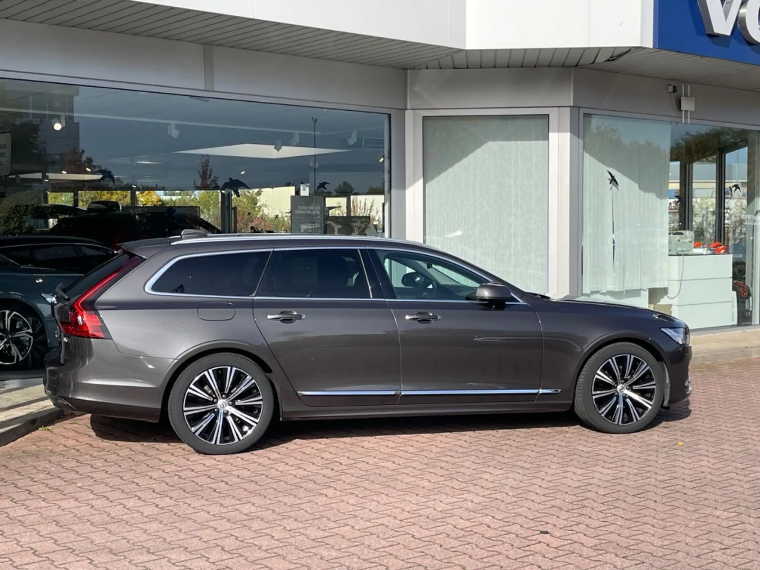 Volvo - V90