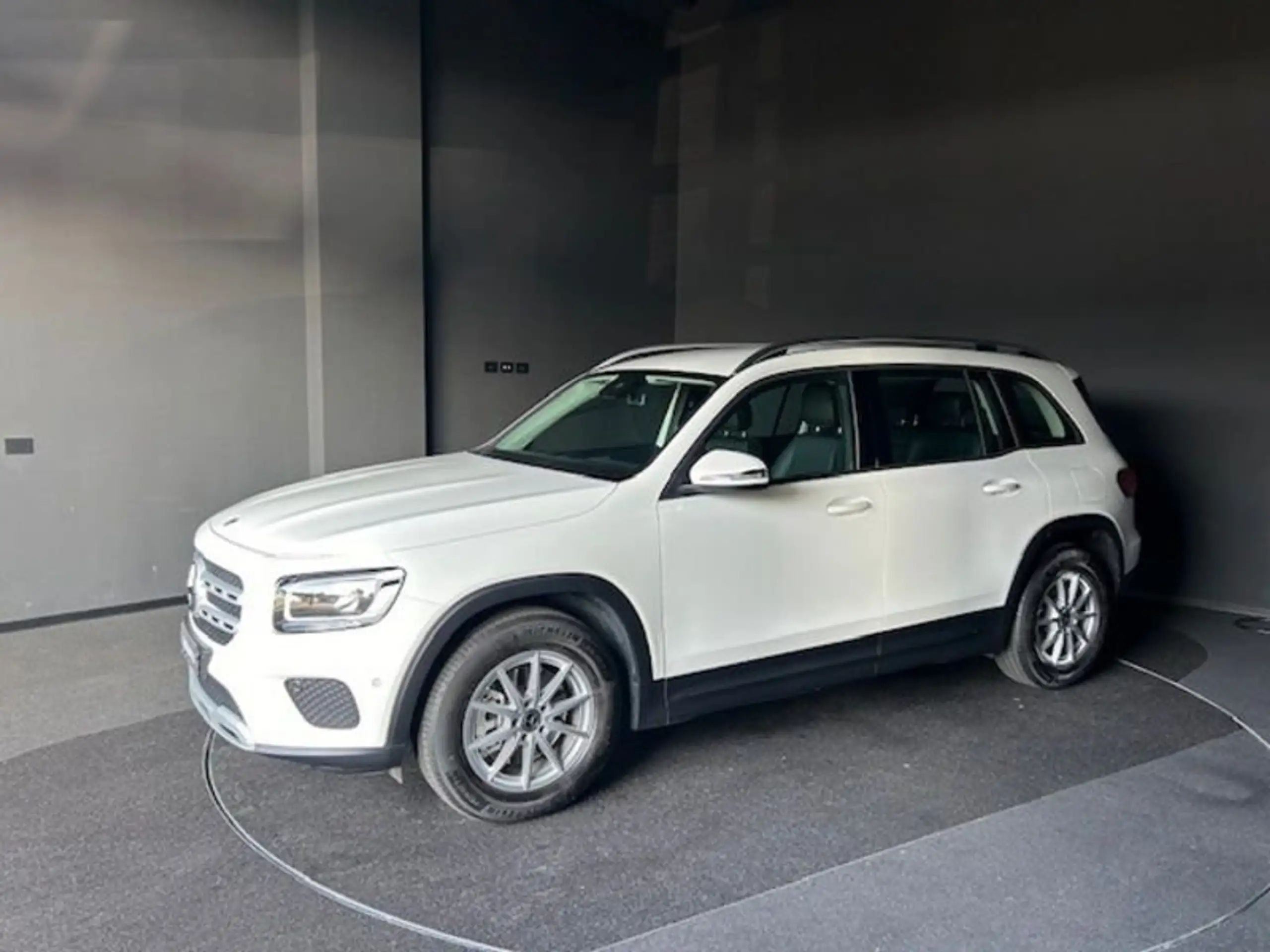 Mercedes-Benz GLB 200 2021