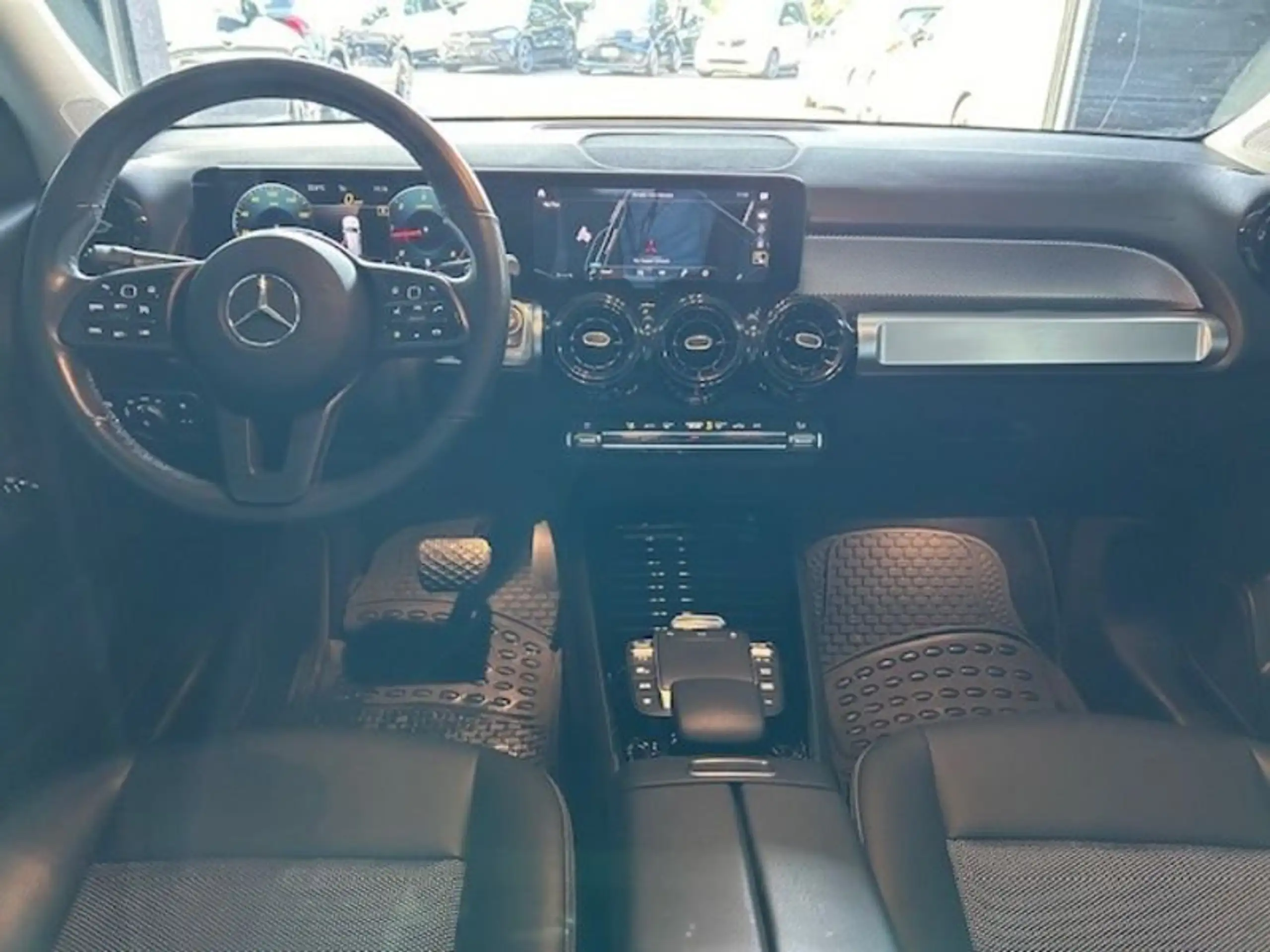 Mercedes-Benz - GLB 200