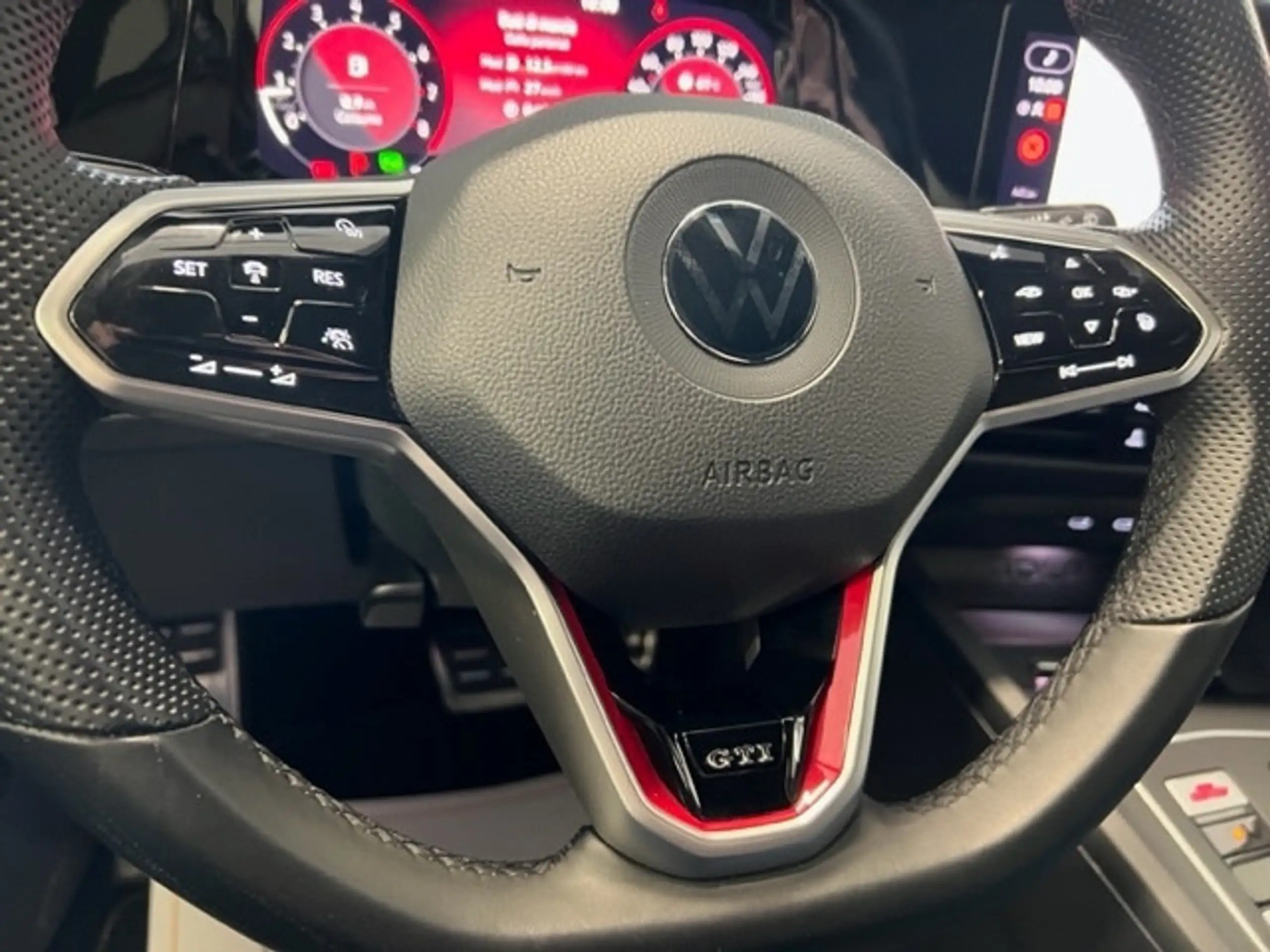 Volkswagen - Golf GTI