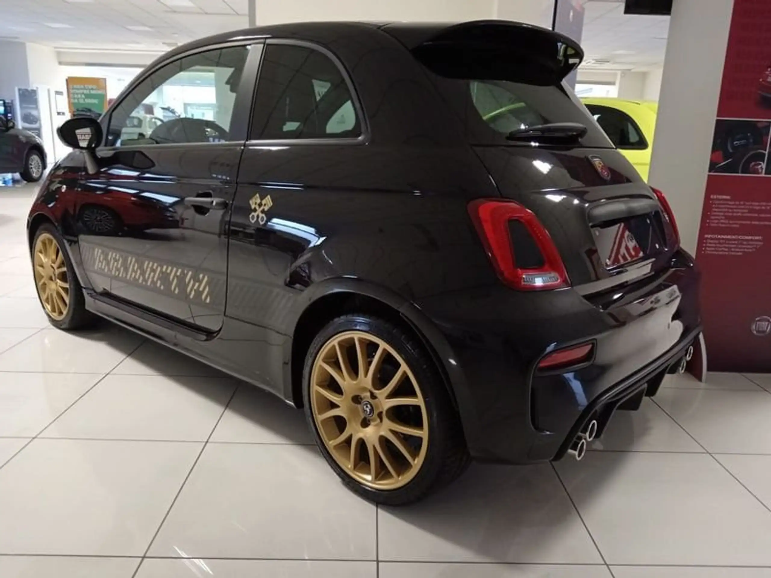 Abarth - 695