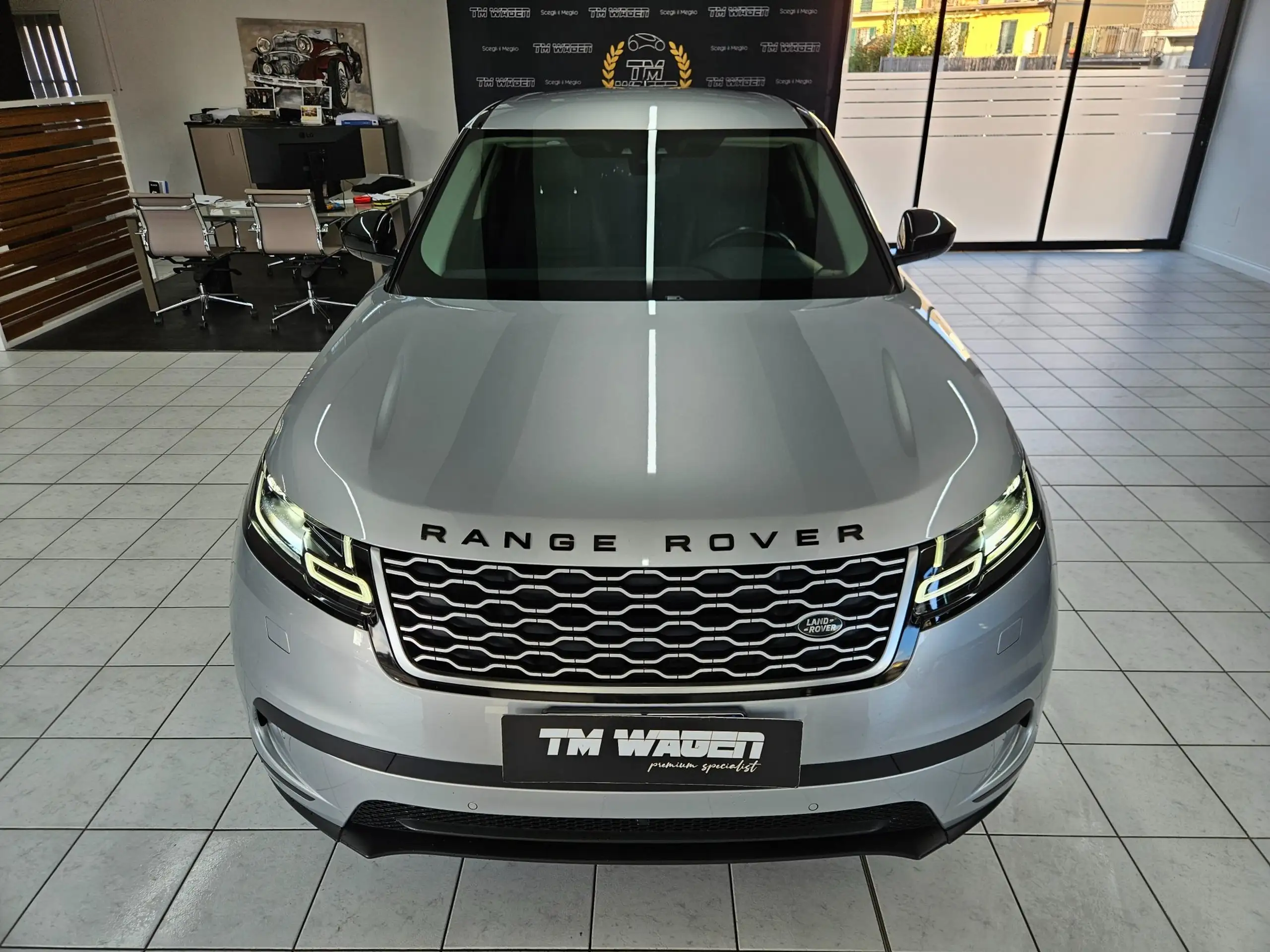 Land Rover - Range Rover Velar