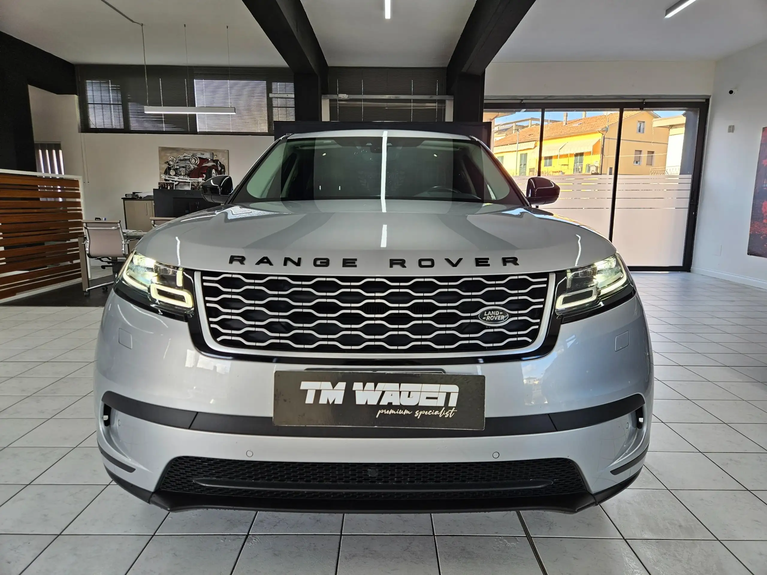 Land Rover - Range Rover Velar