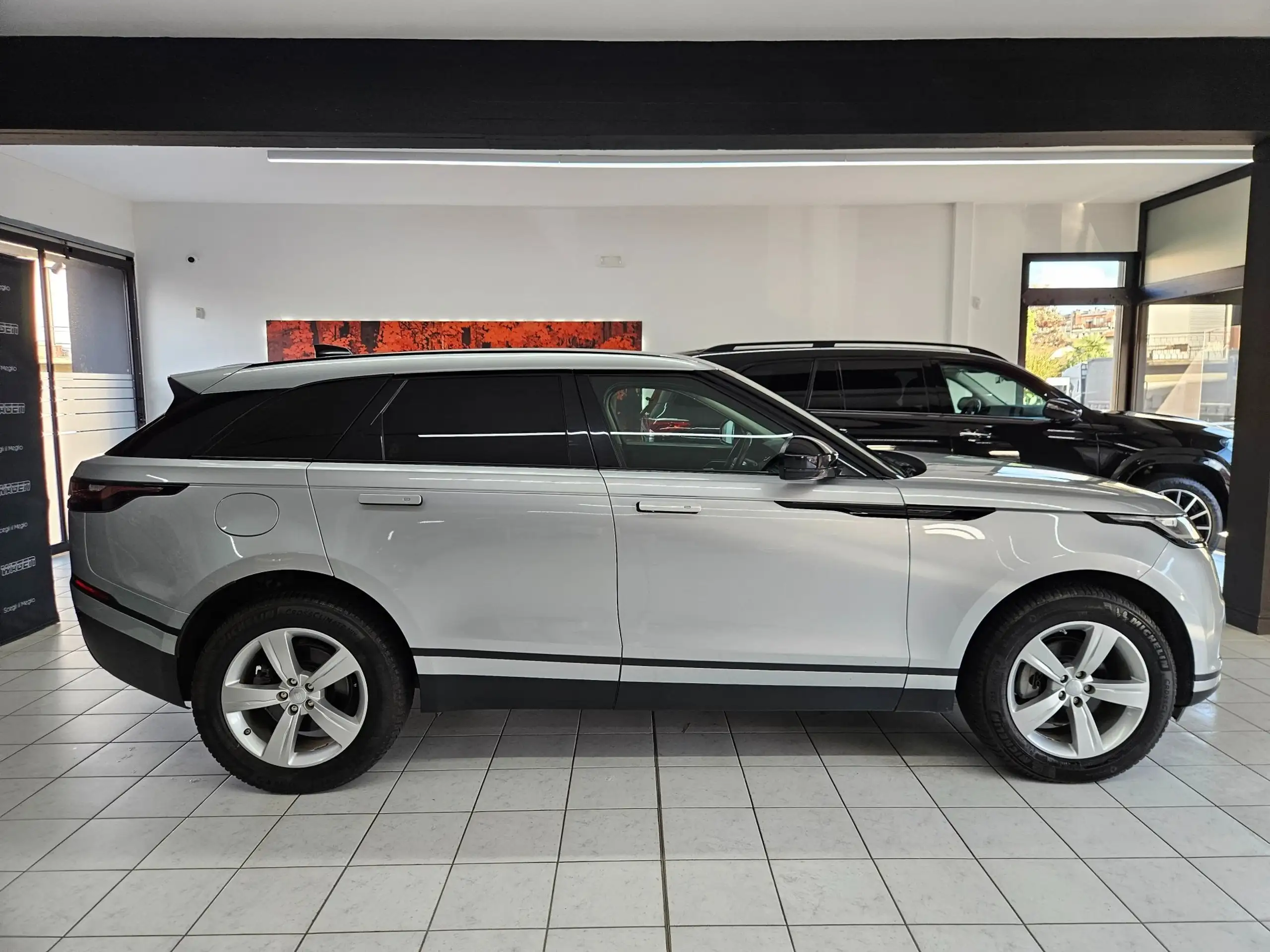 Land Rover - Range Rover Velar