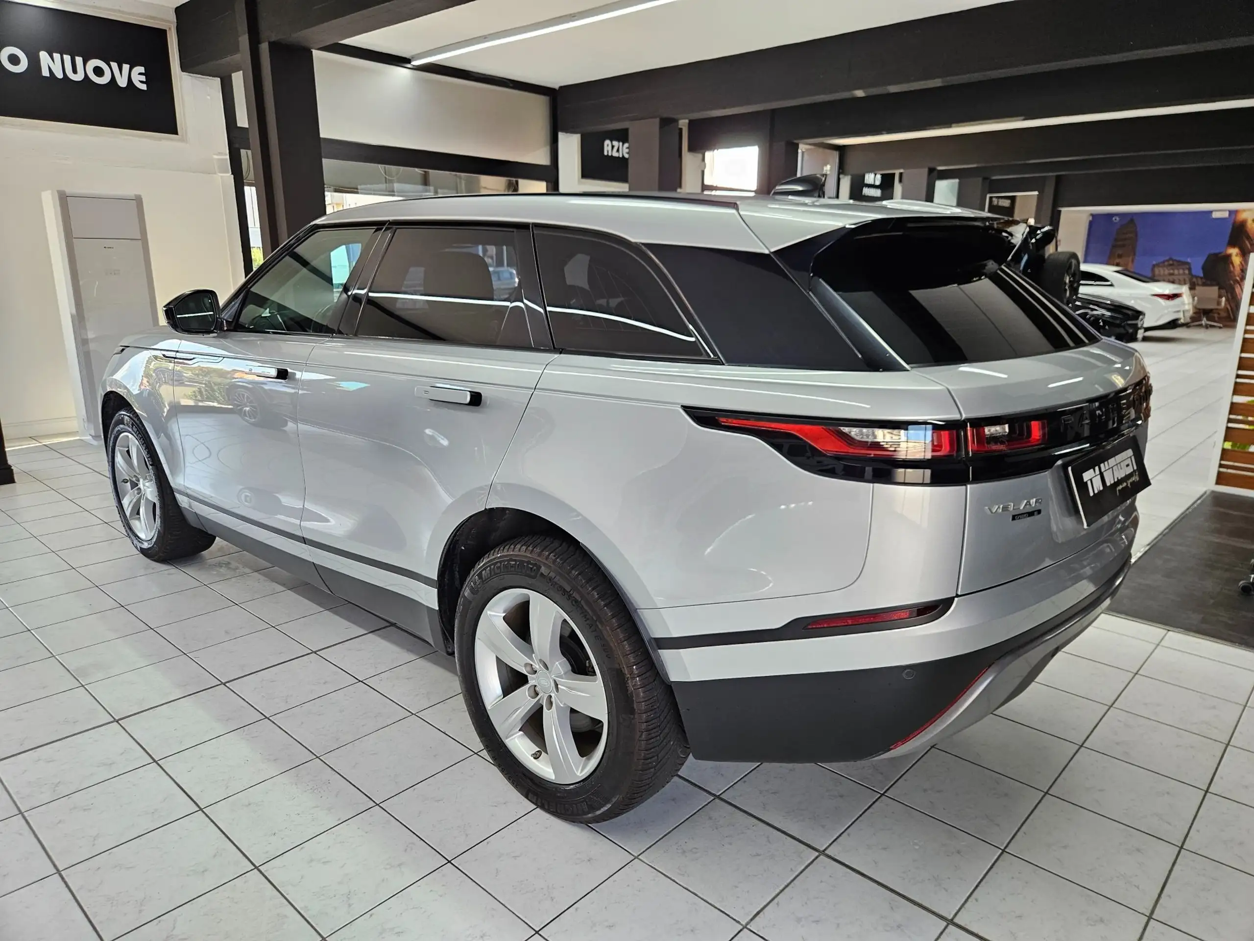 Land Rover - Range Rover Velar