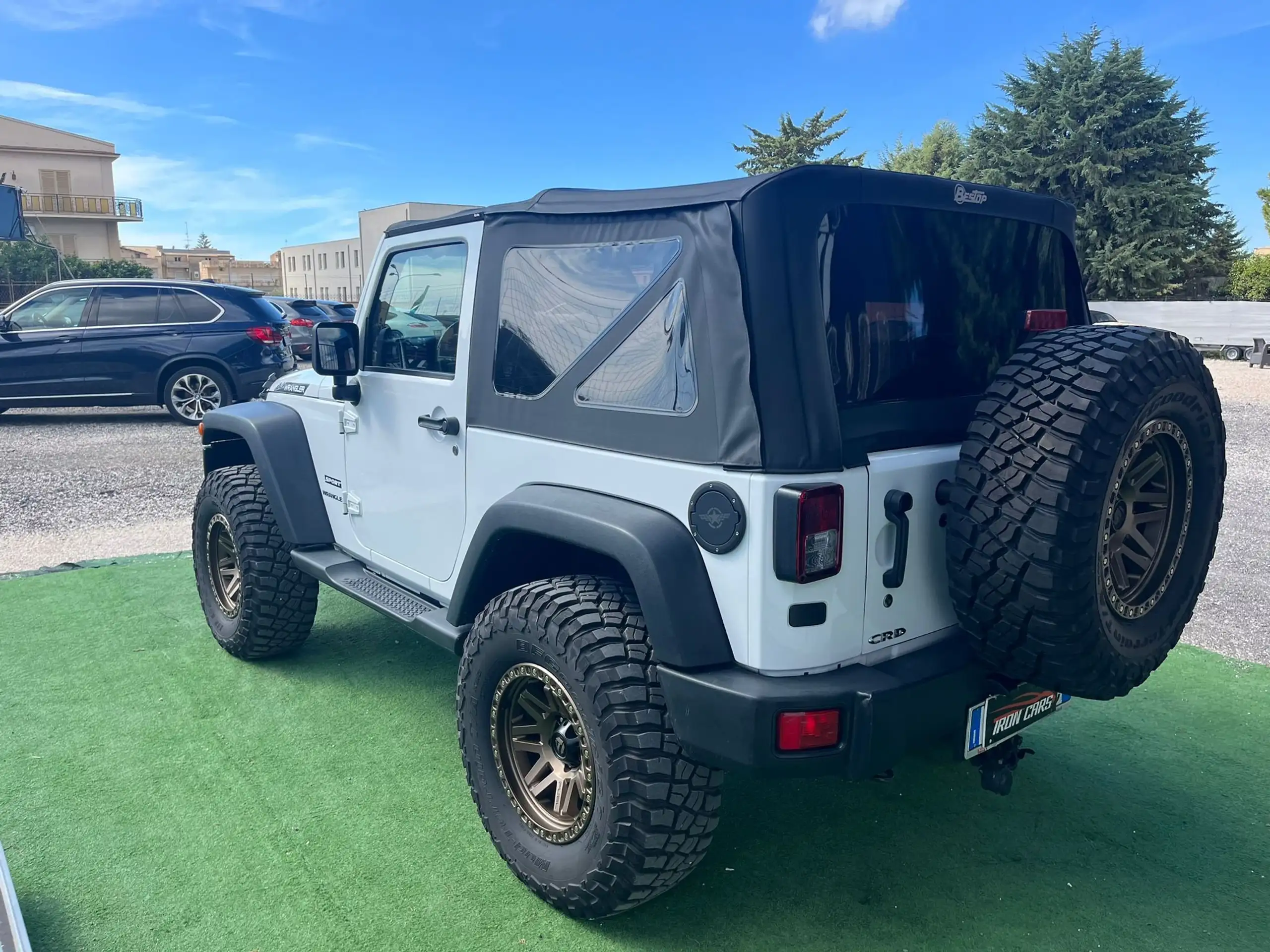 Jeep - Wrangler