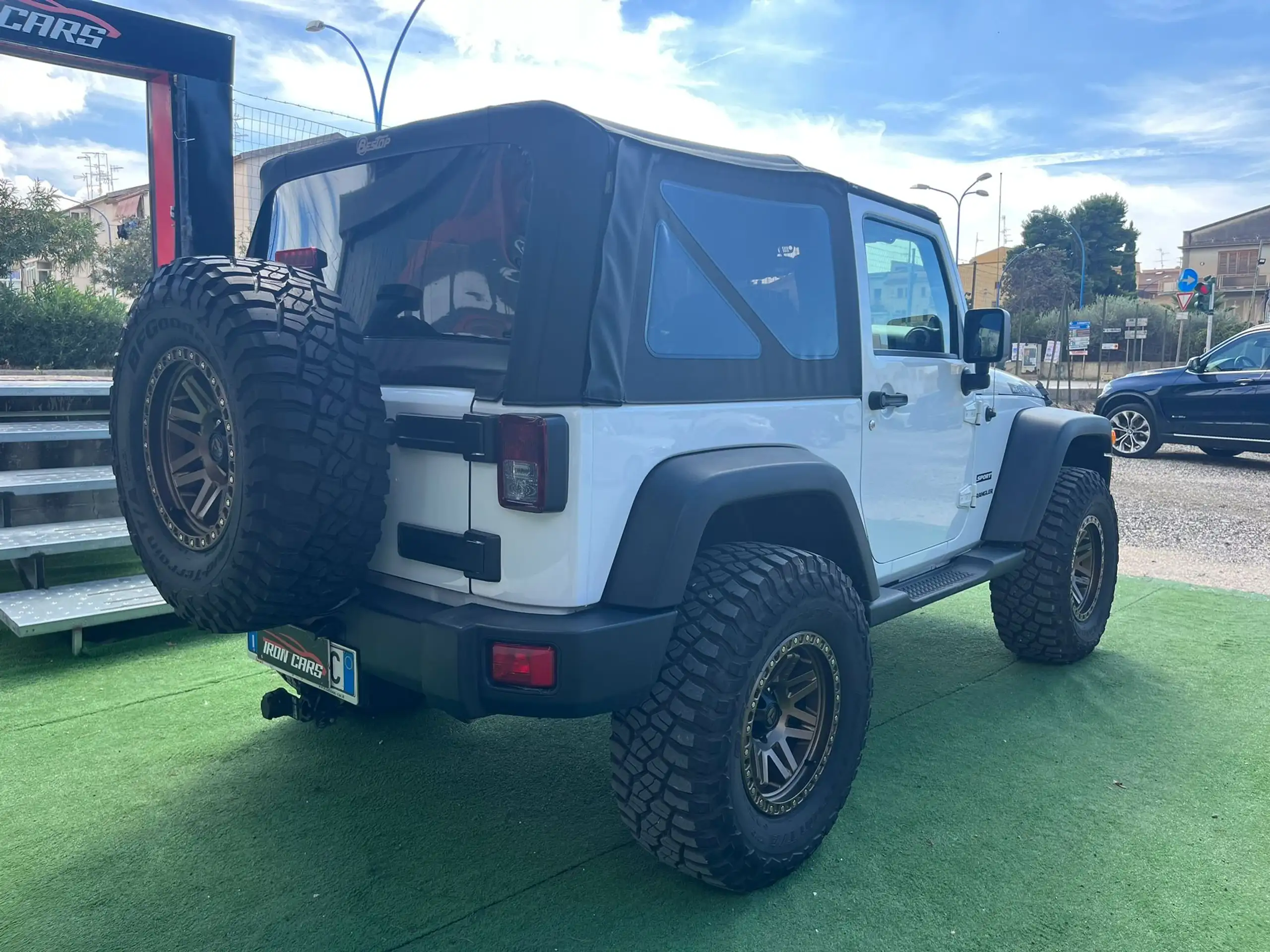 Jeep - Wrangler