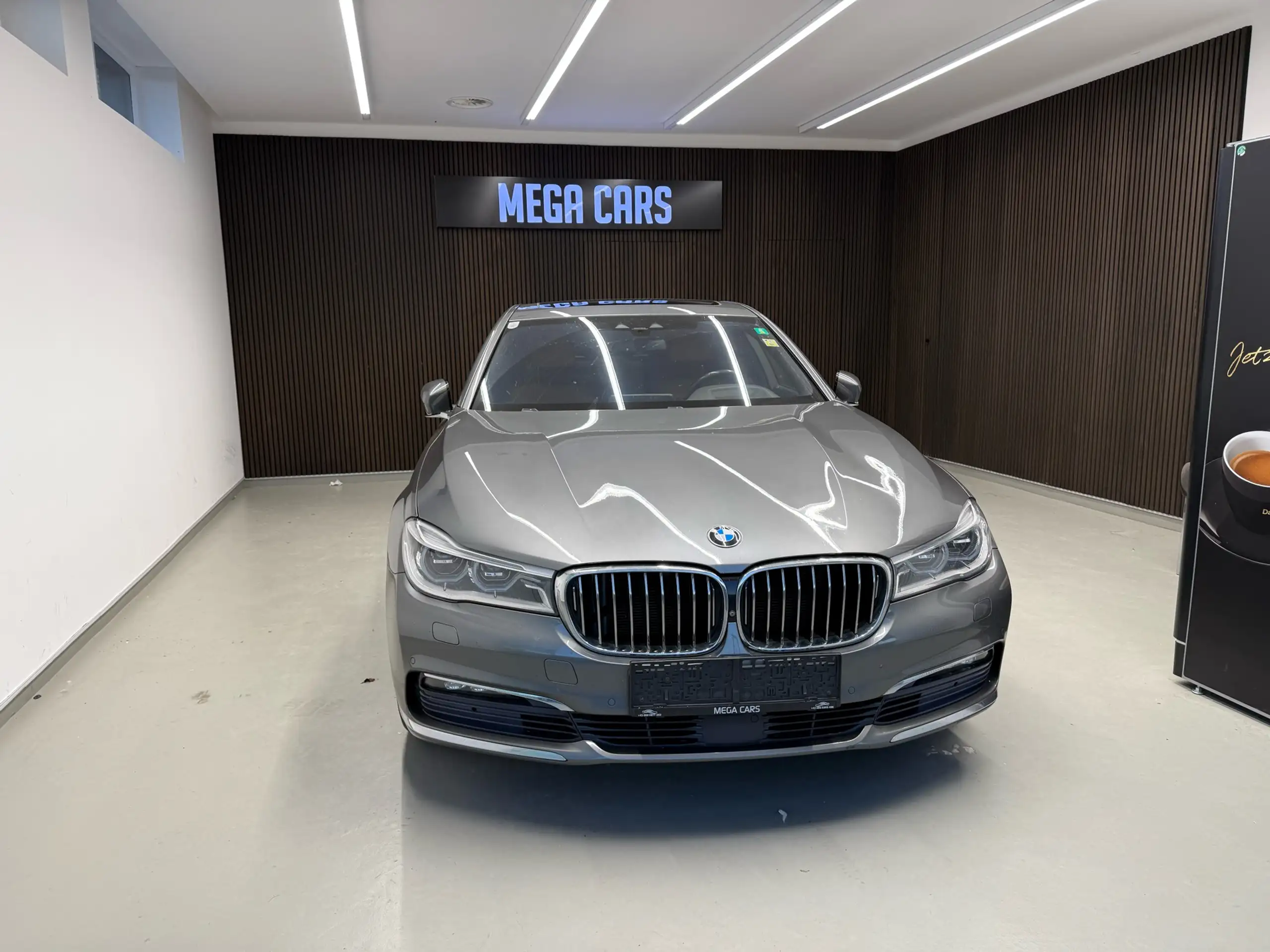 BMW 730 2016