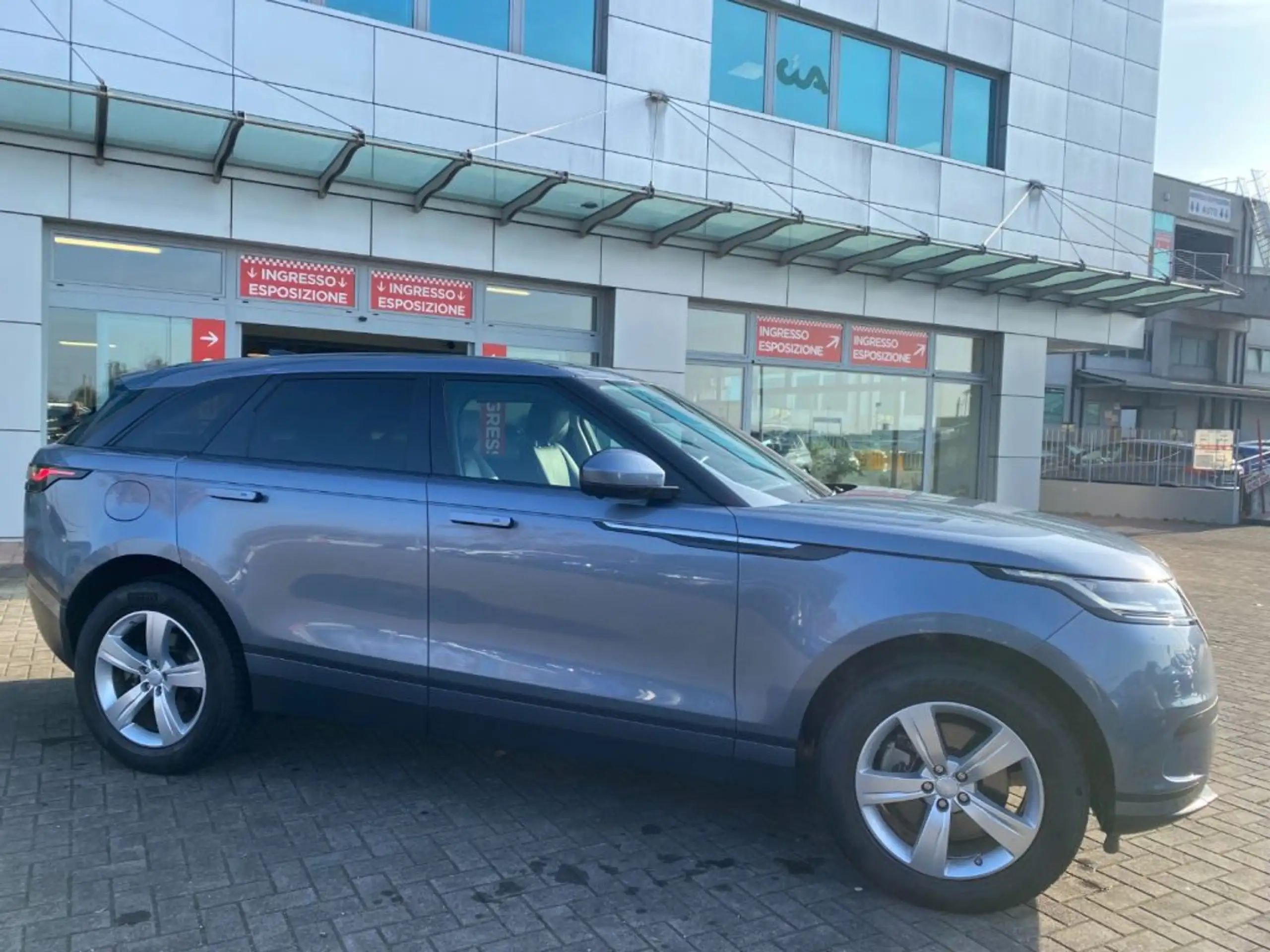 Land Rover - Range Rover Velar