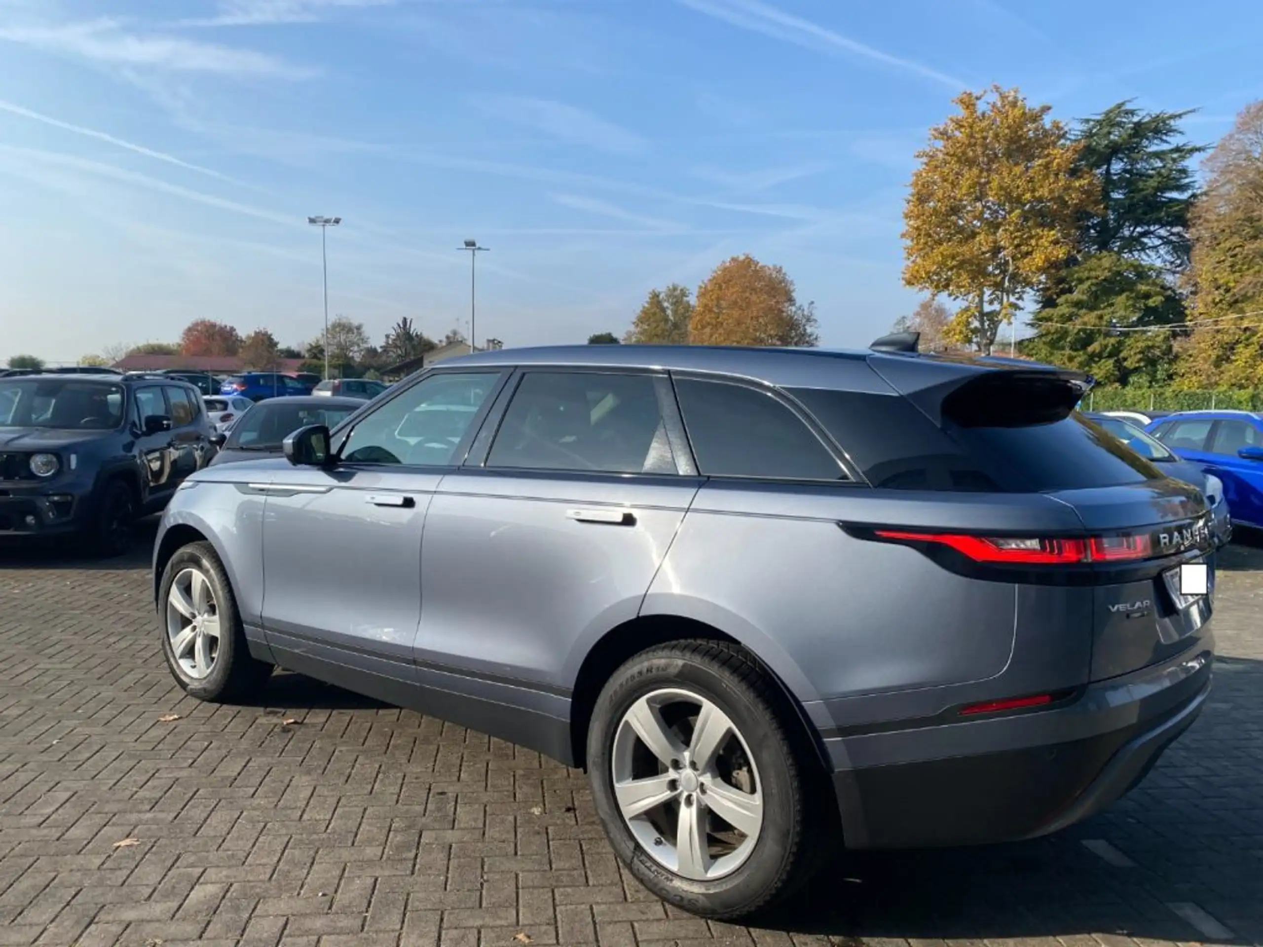 Land Rover - Range Rover Velar