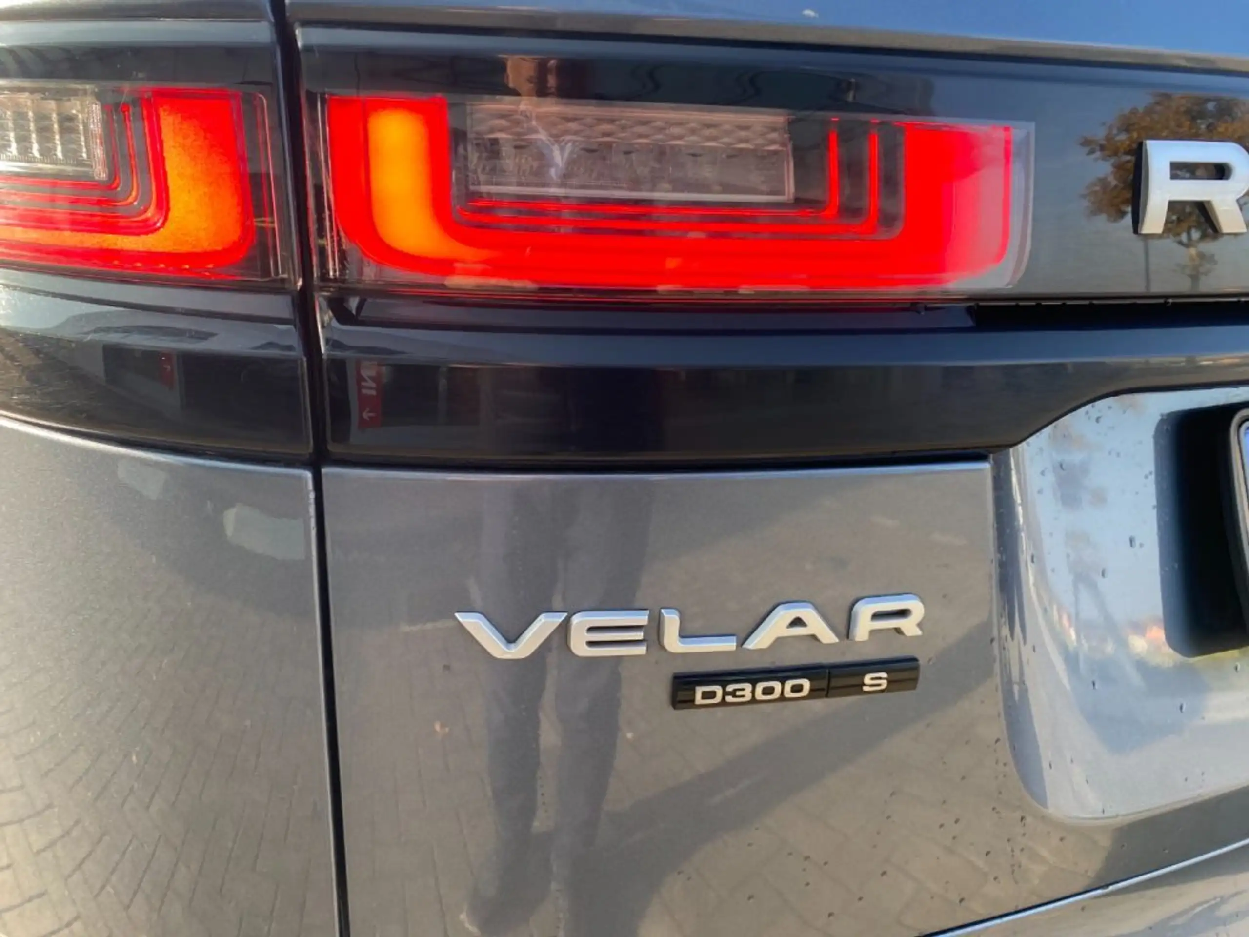 Land Rover - Range Rover Velar