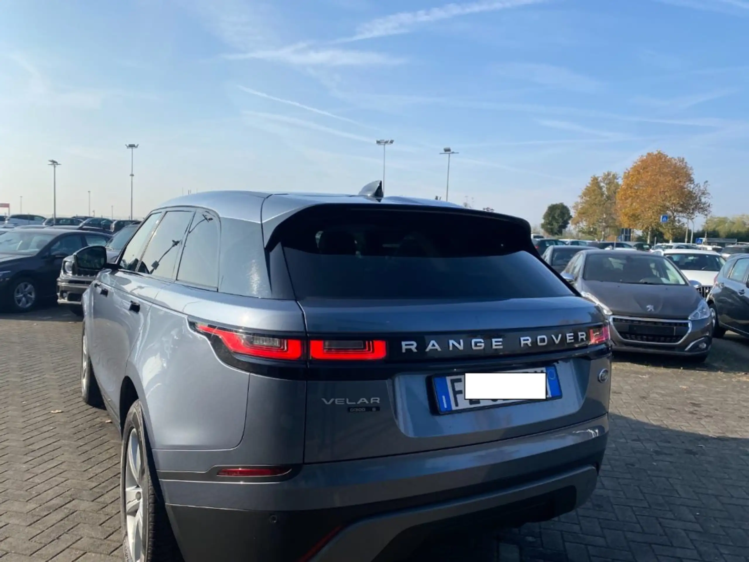 Land Rover - Range Rover Velar