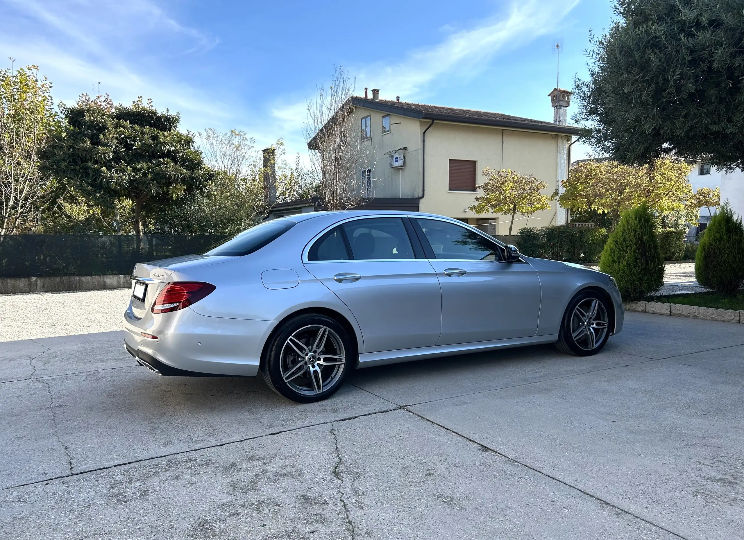 Mercedes-Benz - E 220