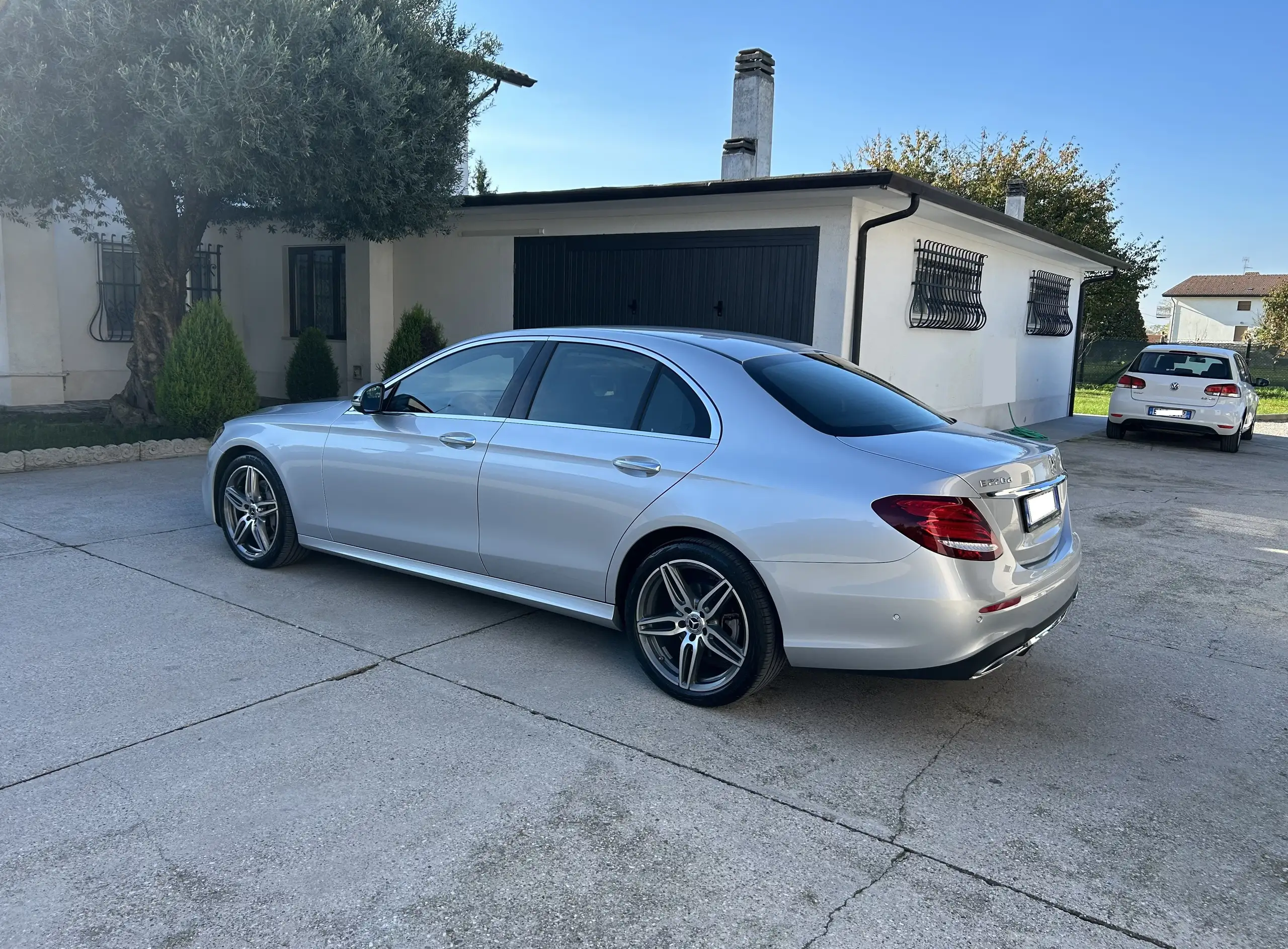 Mercedes-Benz - E 220