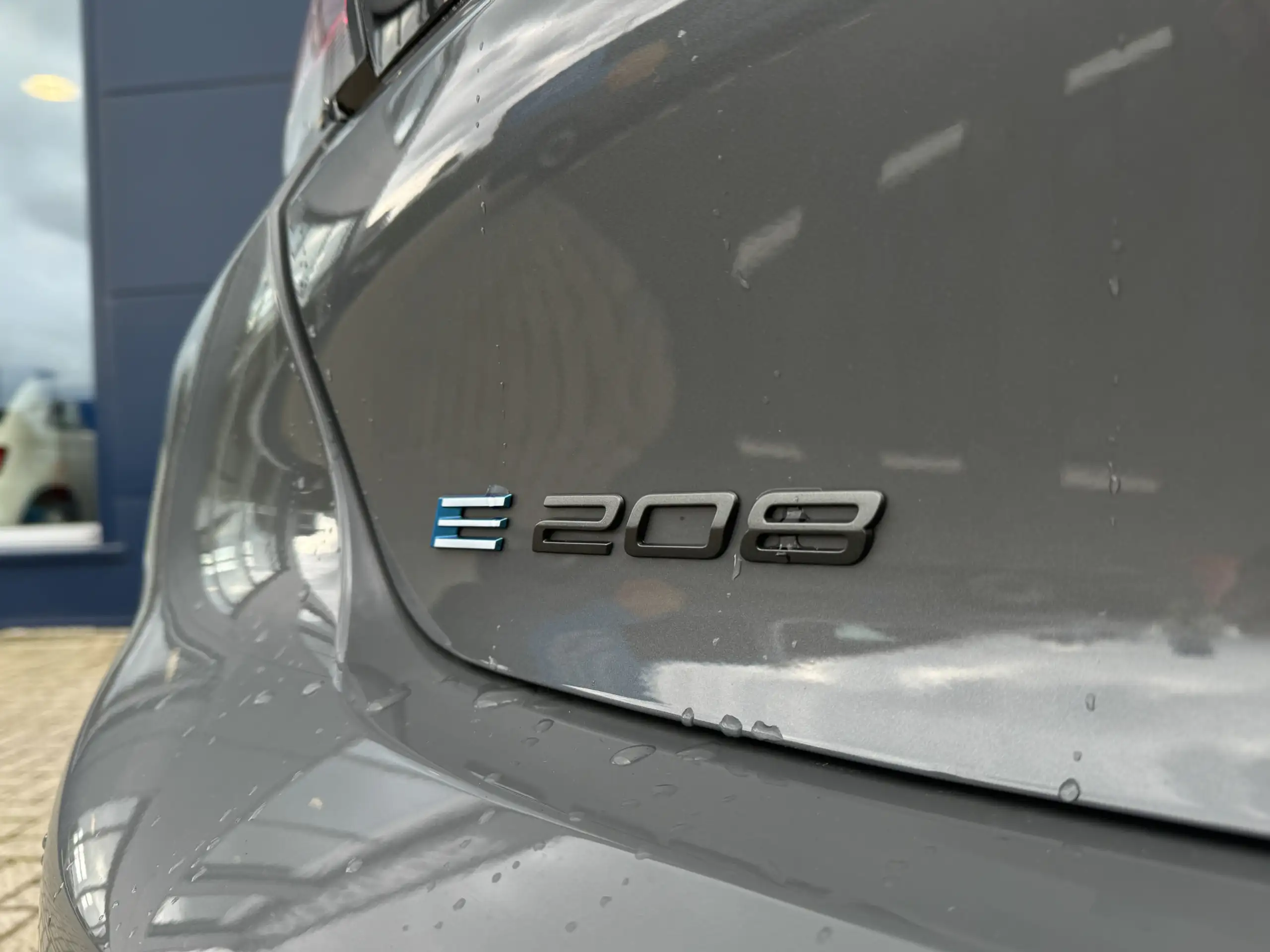 Peugeot - e-208