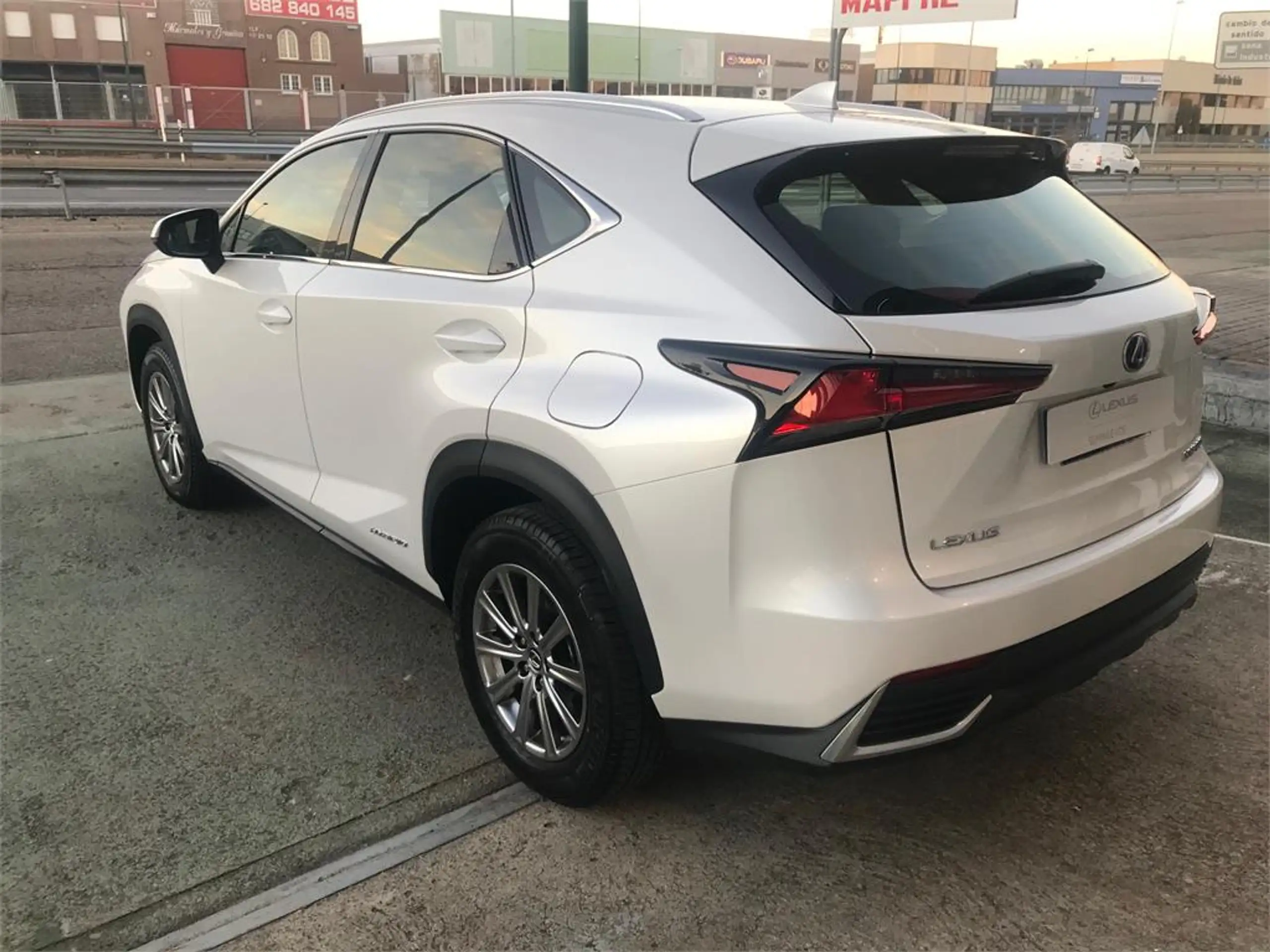 Lexus - NX 200t