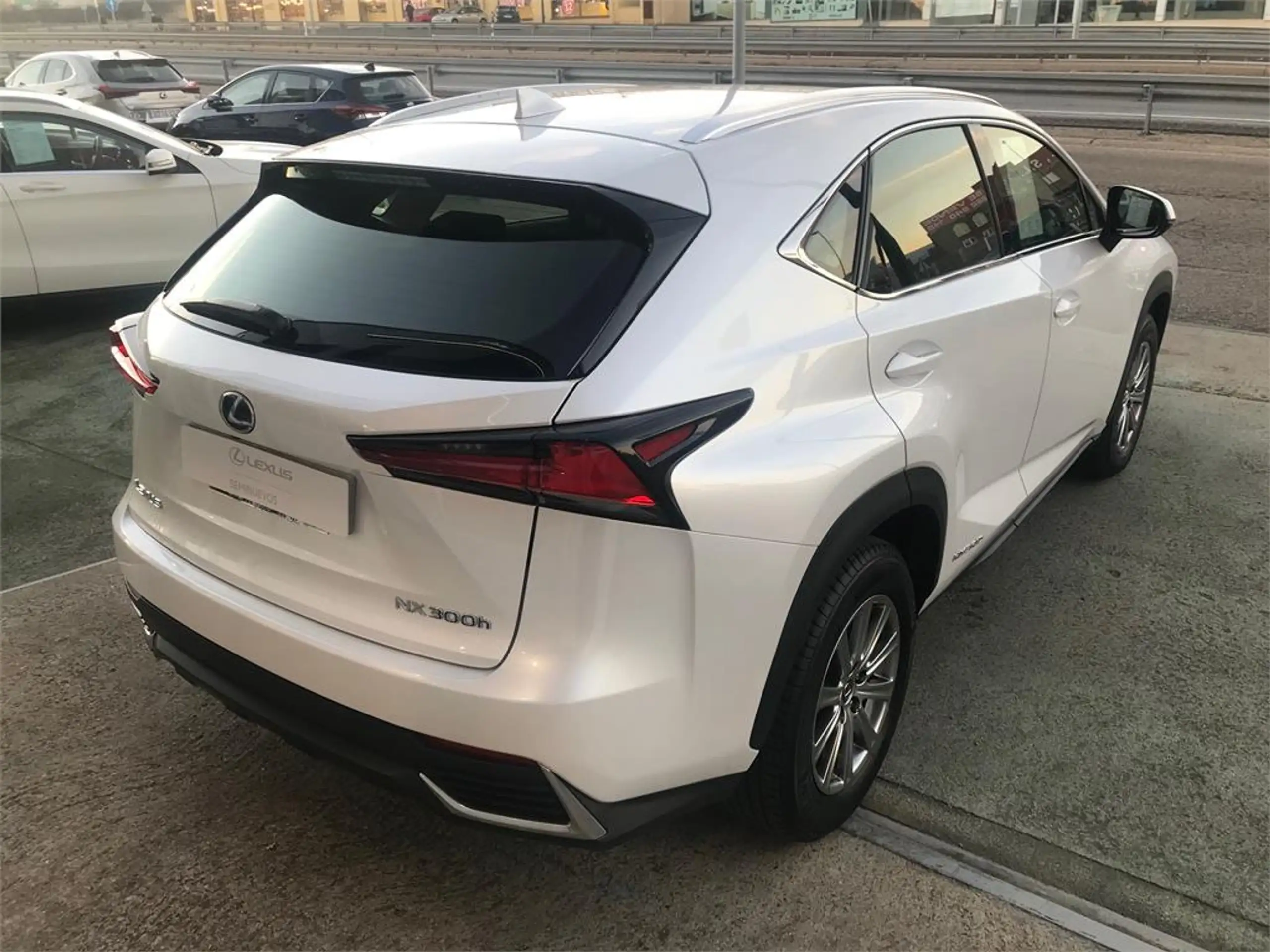 Lexus - NX 200t