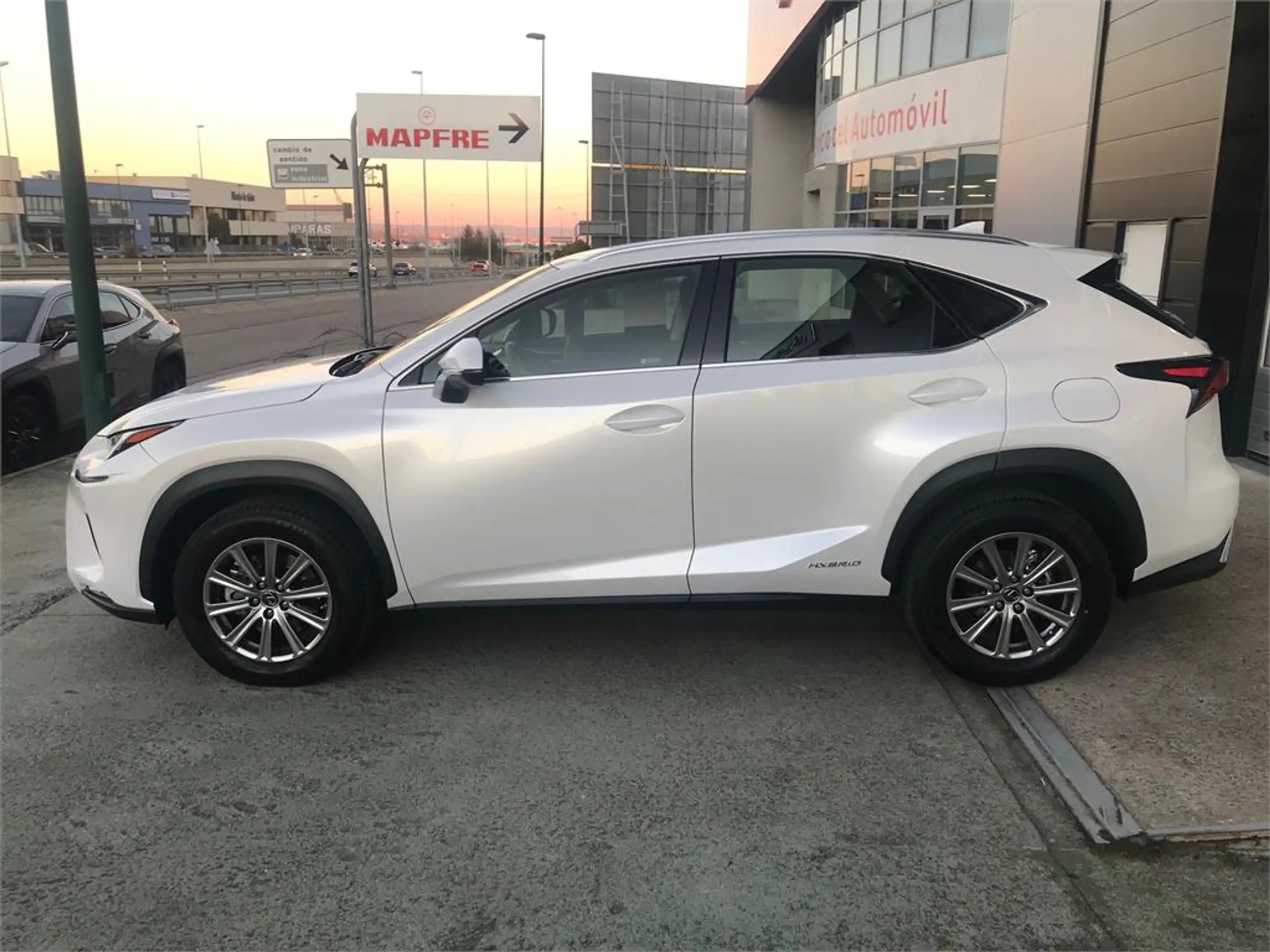 Lexus - NX 200t