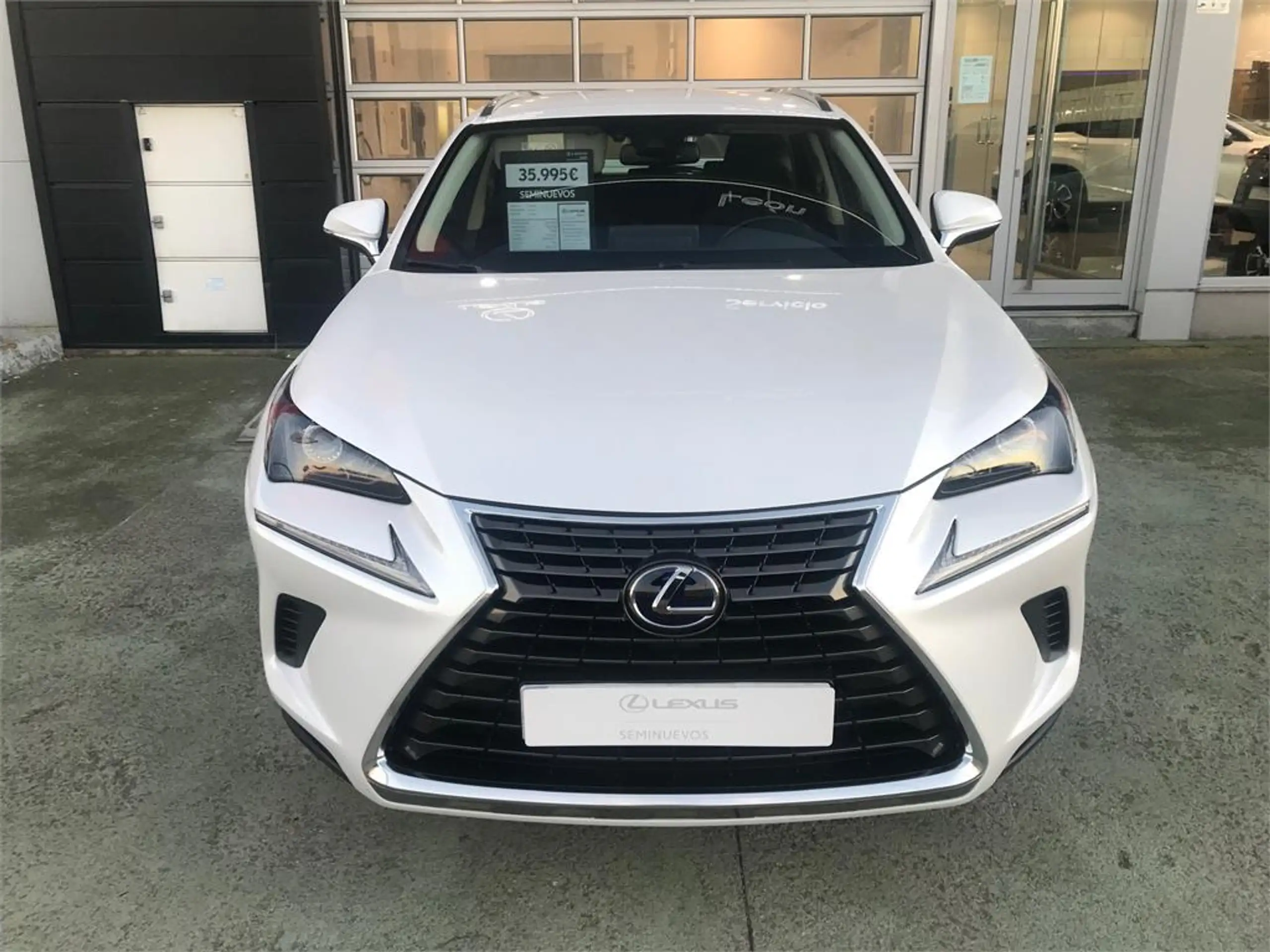 Lexus - NX 200t