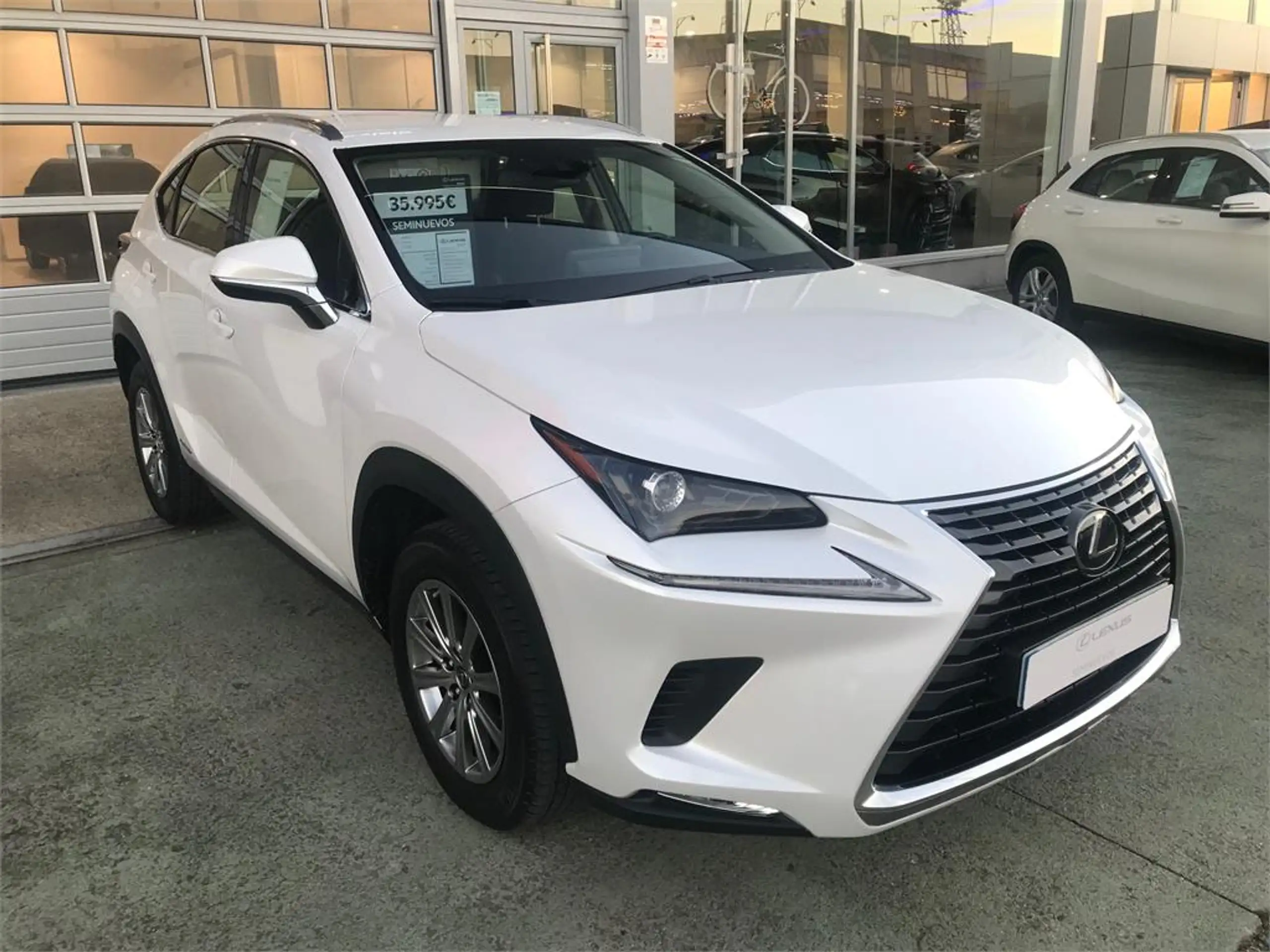 Lexus - NX 200t