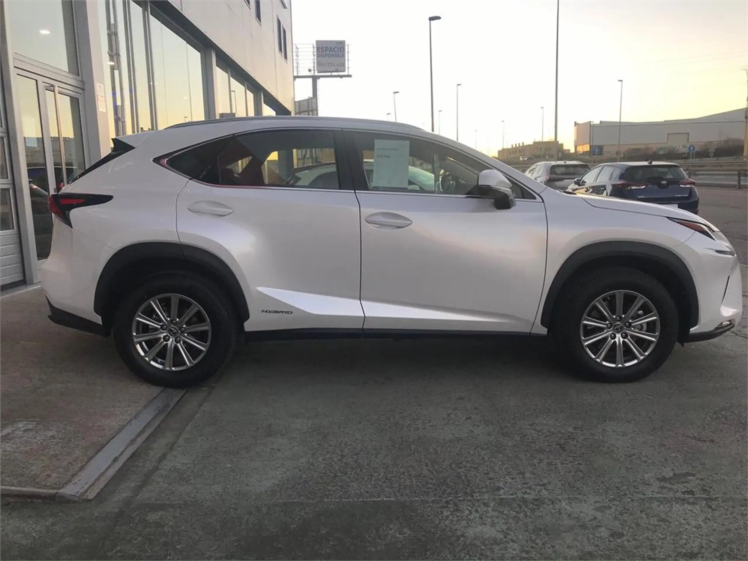 Lexus - NX 200t