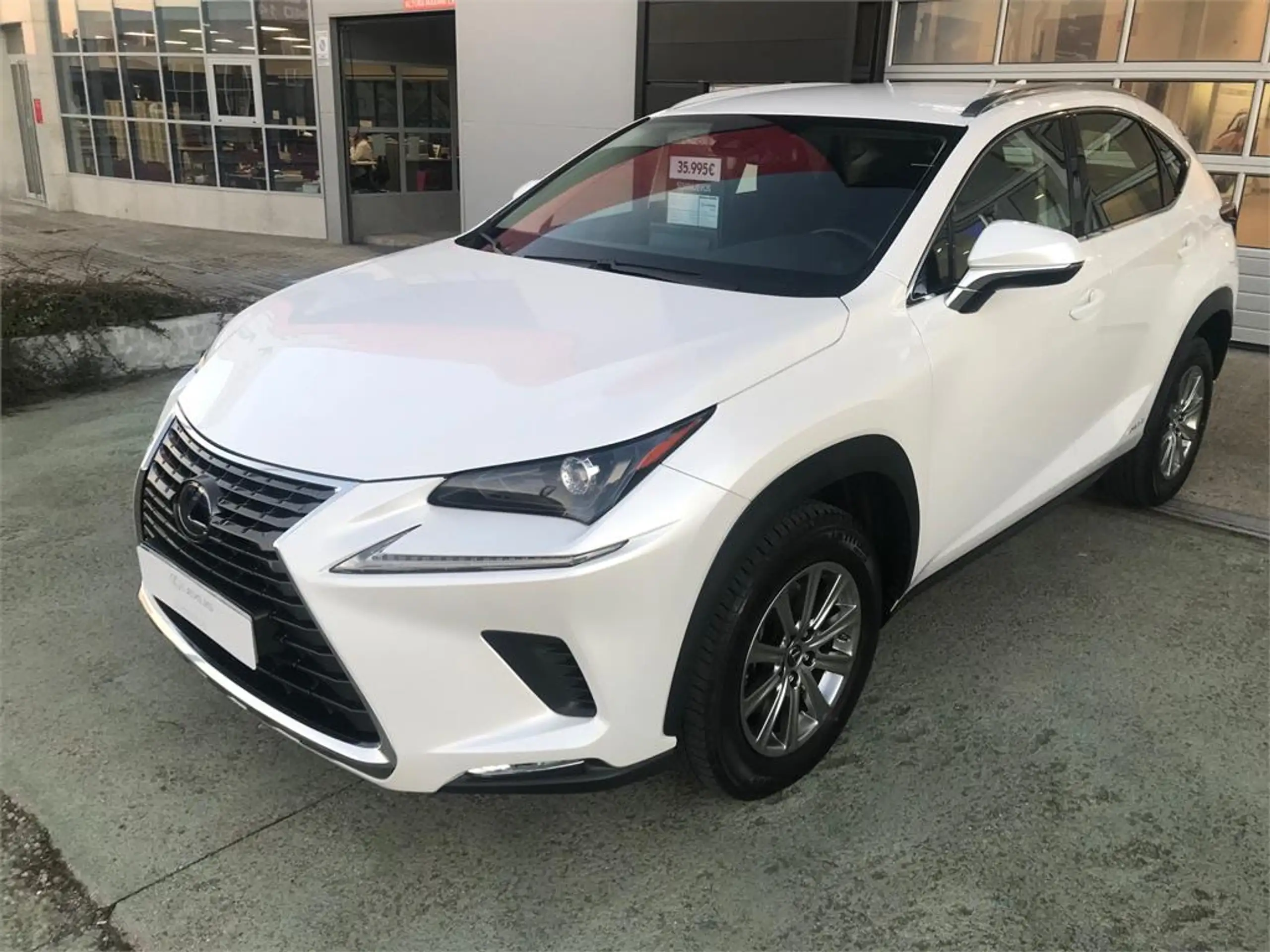 Lexus - NX 200t