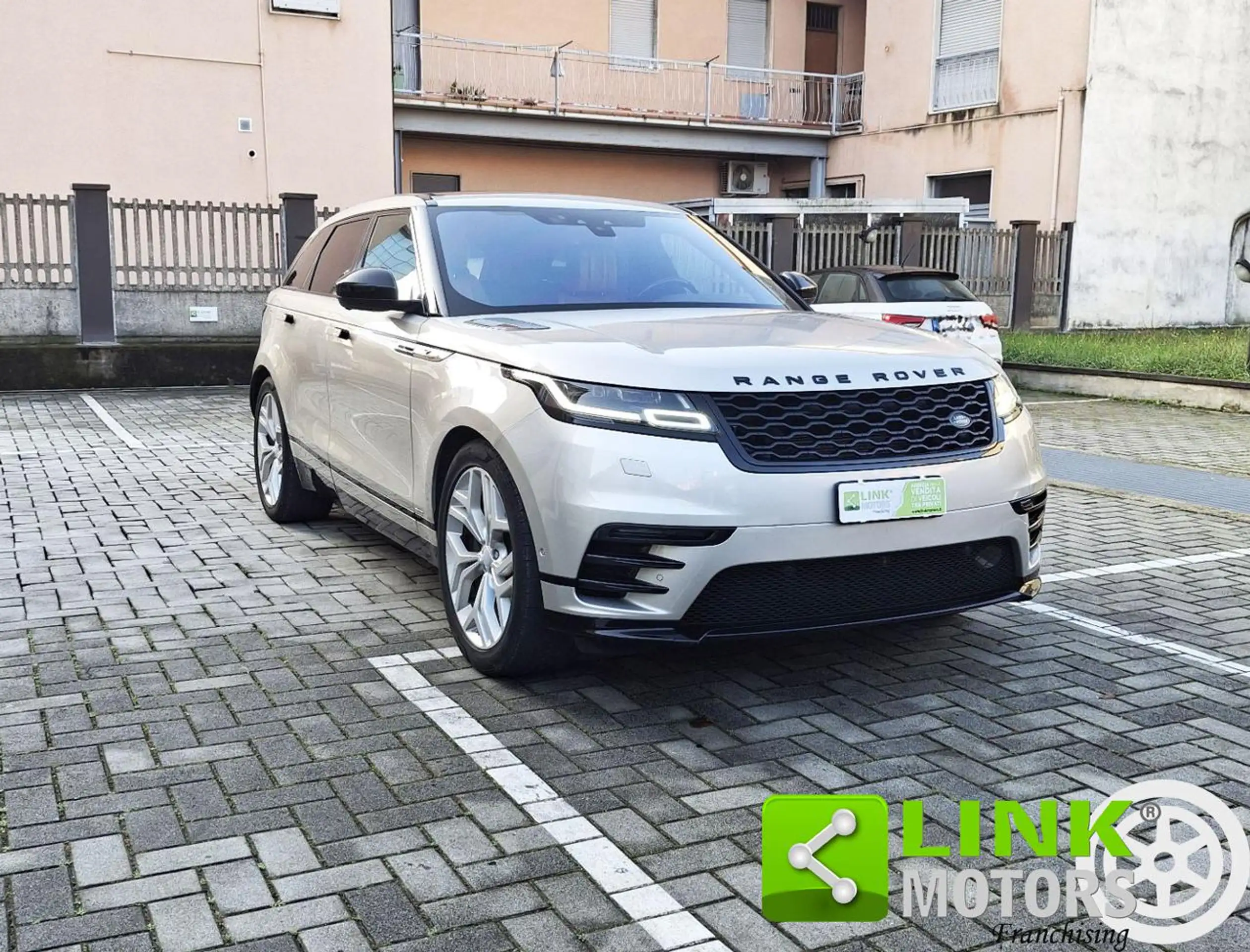 Land Rover - Range Rover Velar