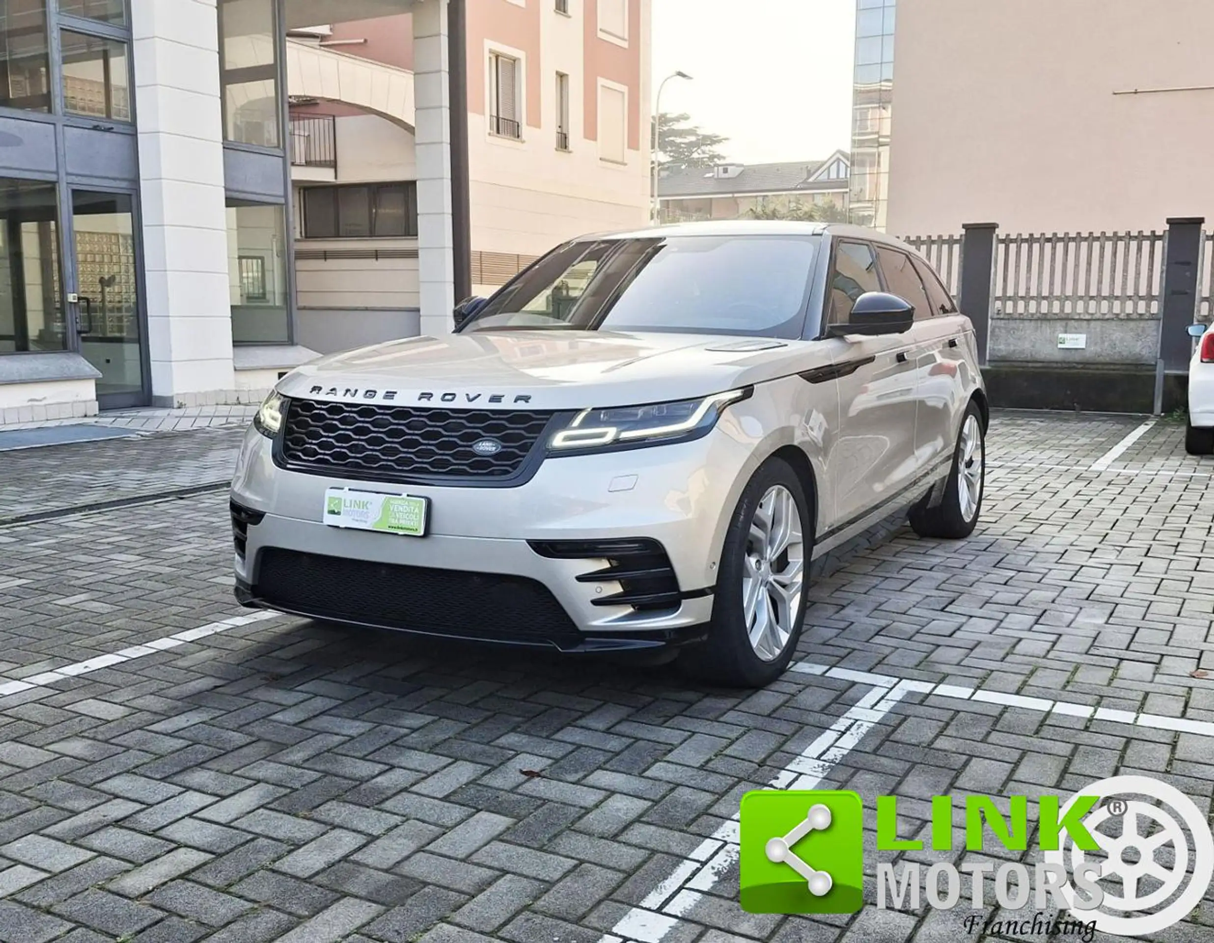 Land Rover - Range Rover Velar