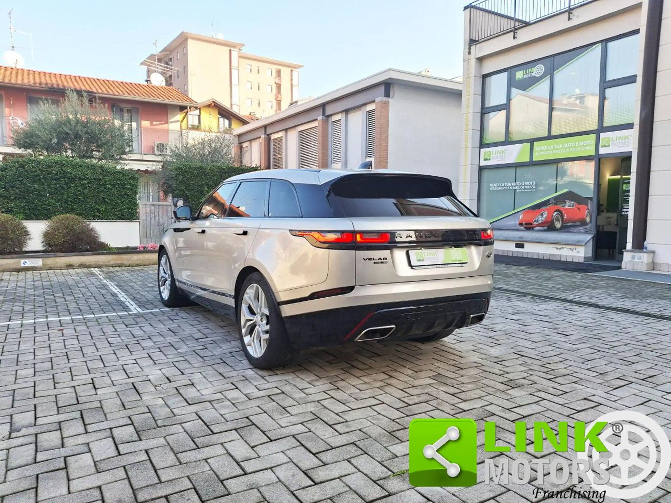 Land Rover - Range Rover Velar