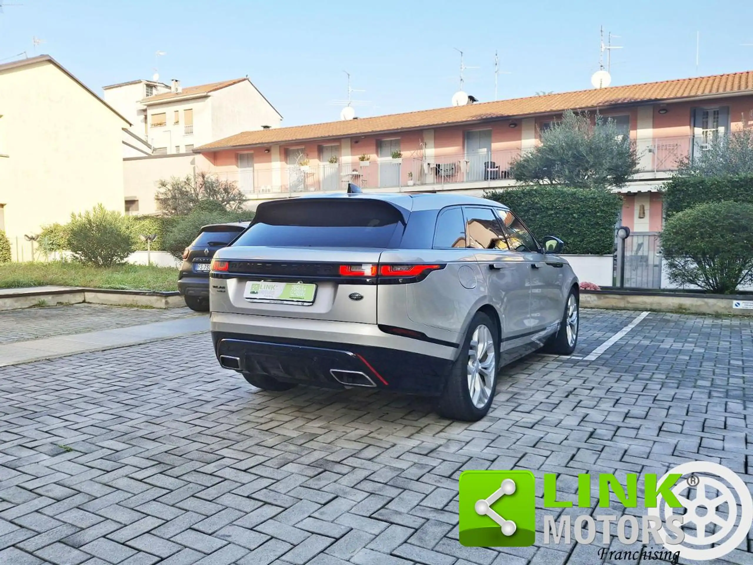 Land Rover - Range Rover Velar