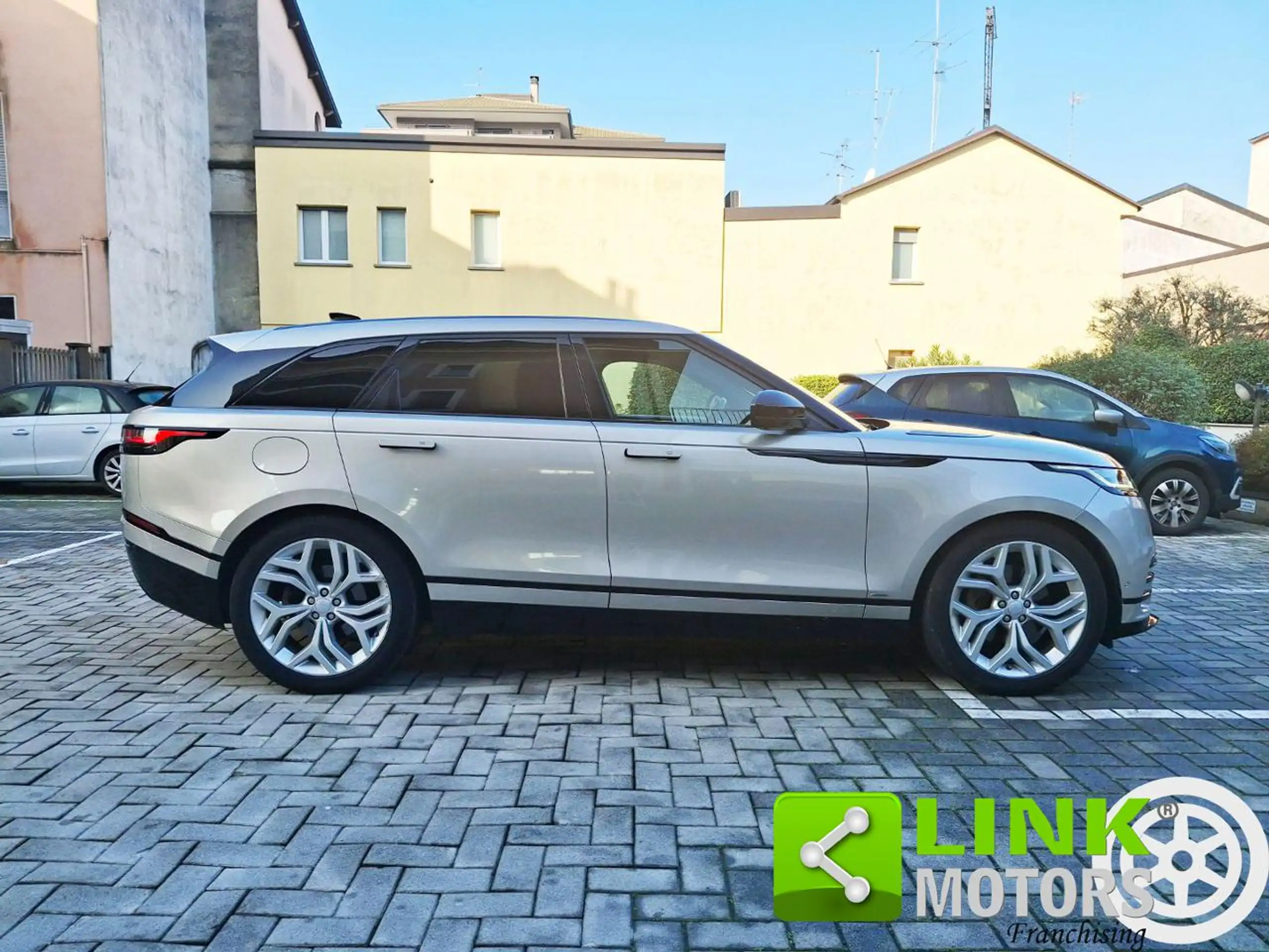 Land Rover - Range Rover Velar