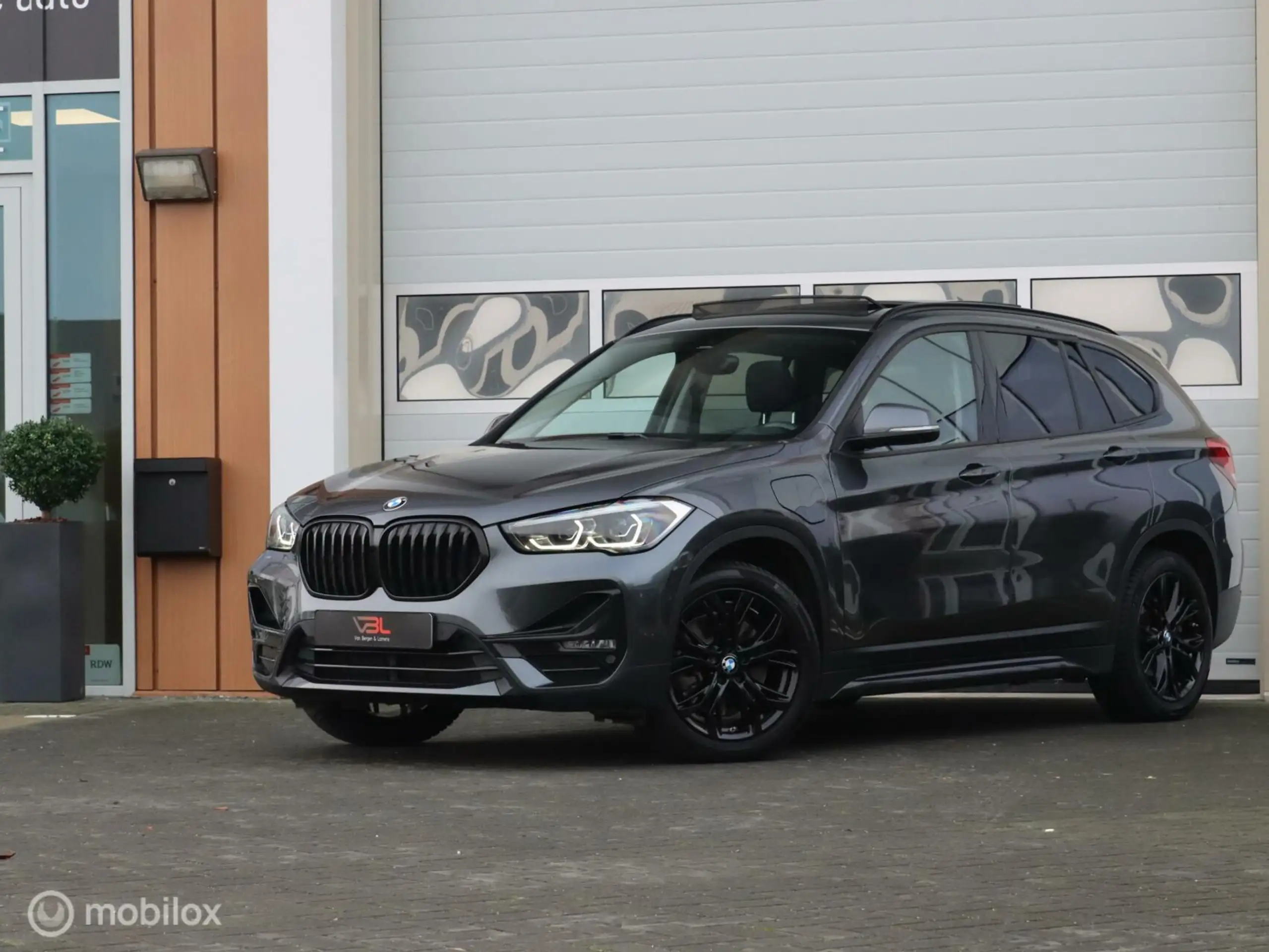 BMW - X1