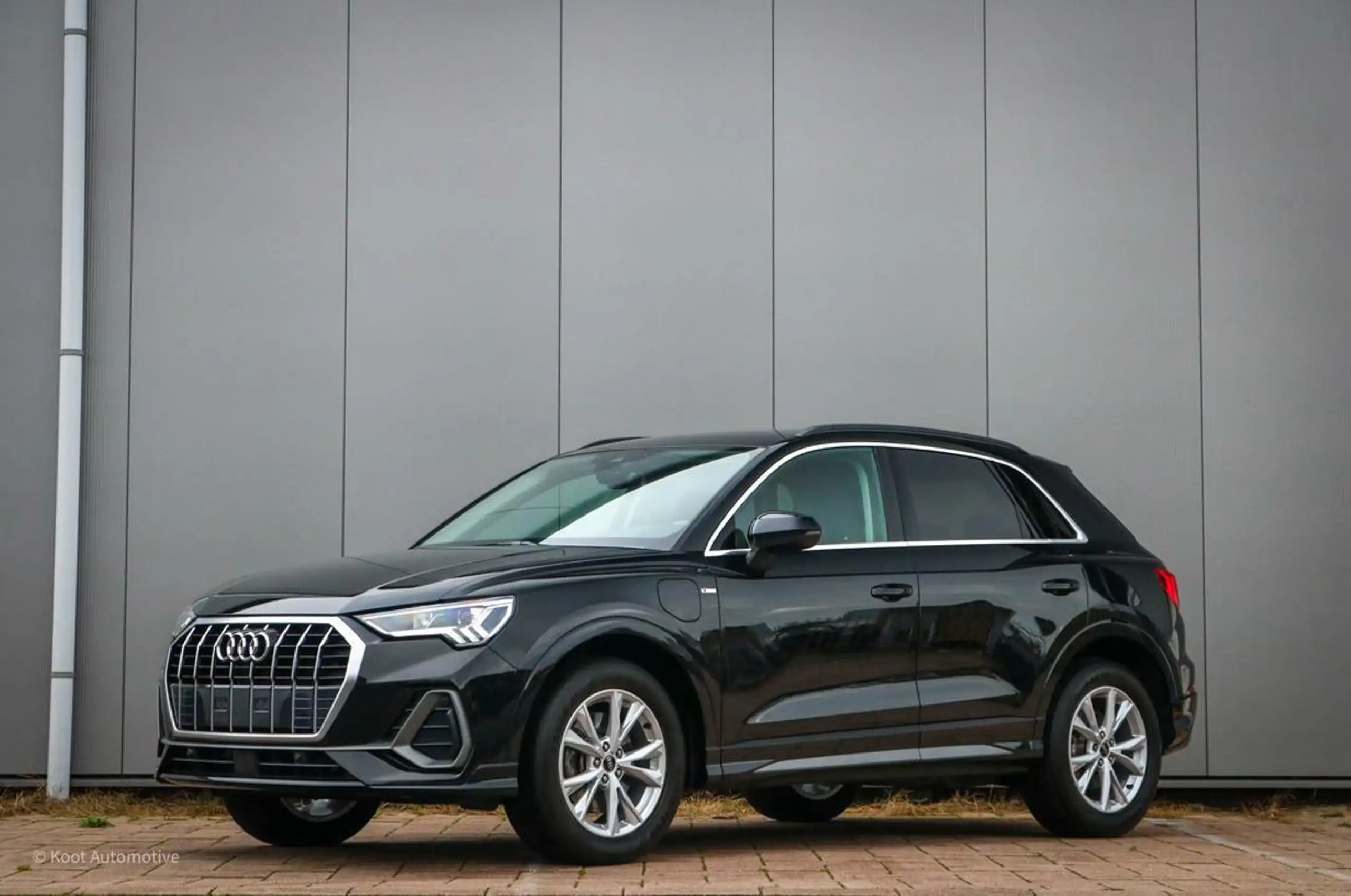 Audi - Q3