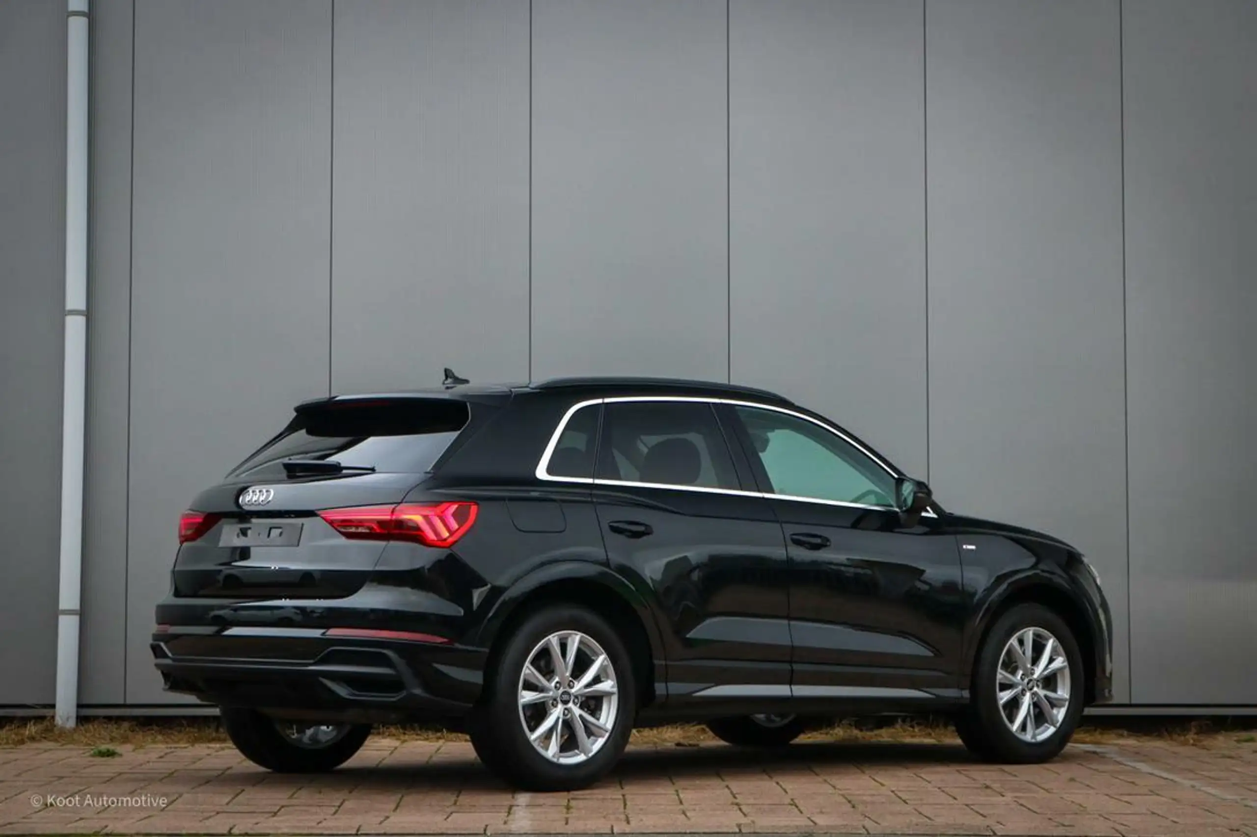 Audi - Q3