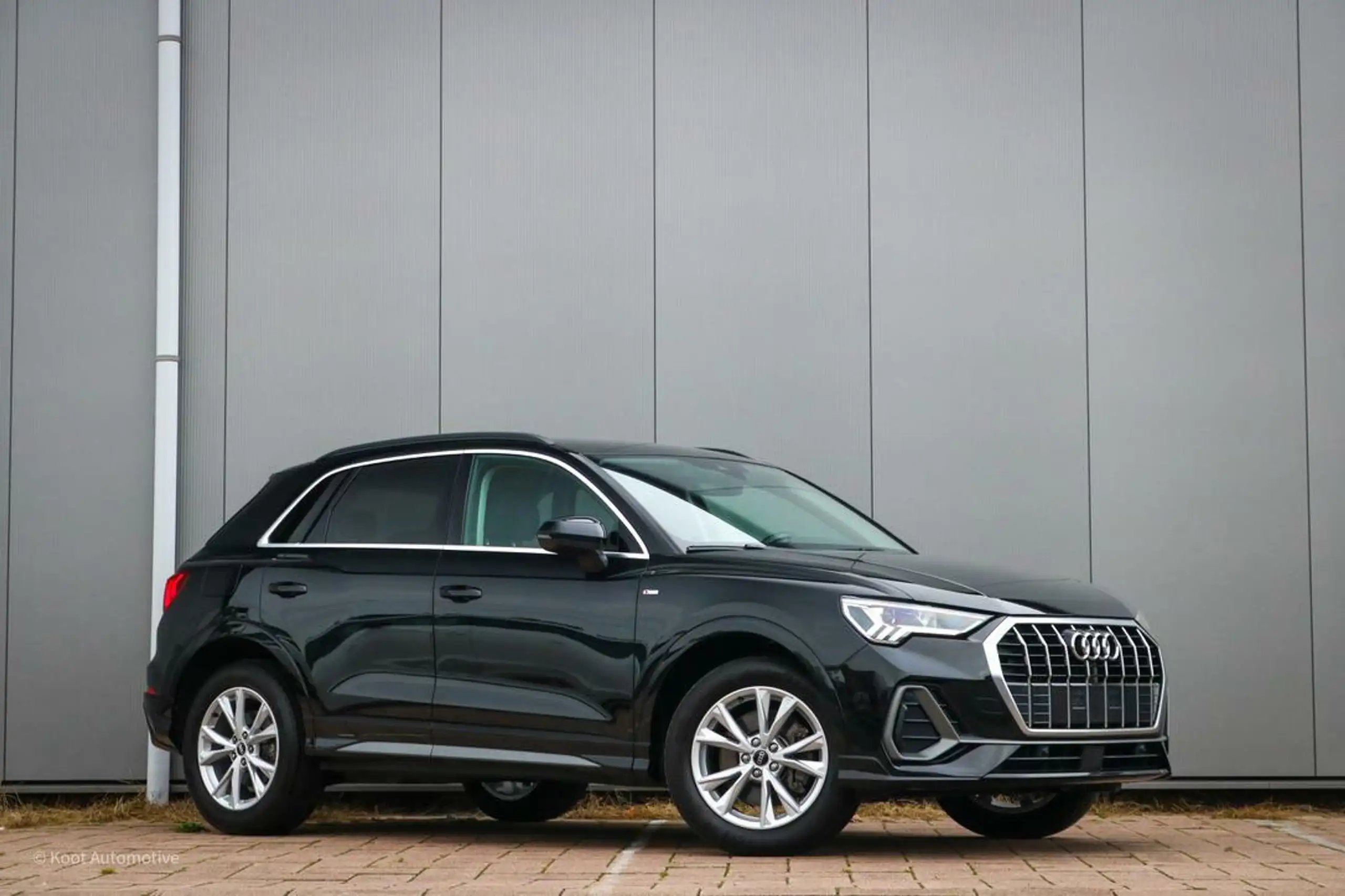 Audi - Q3