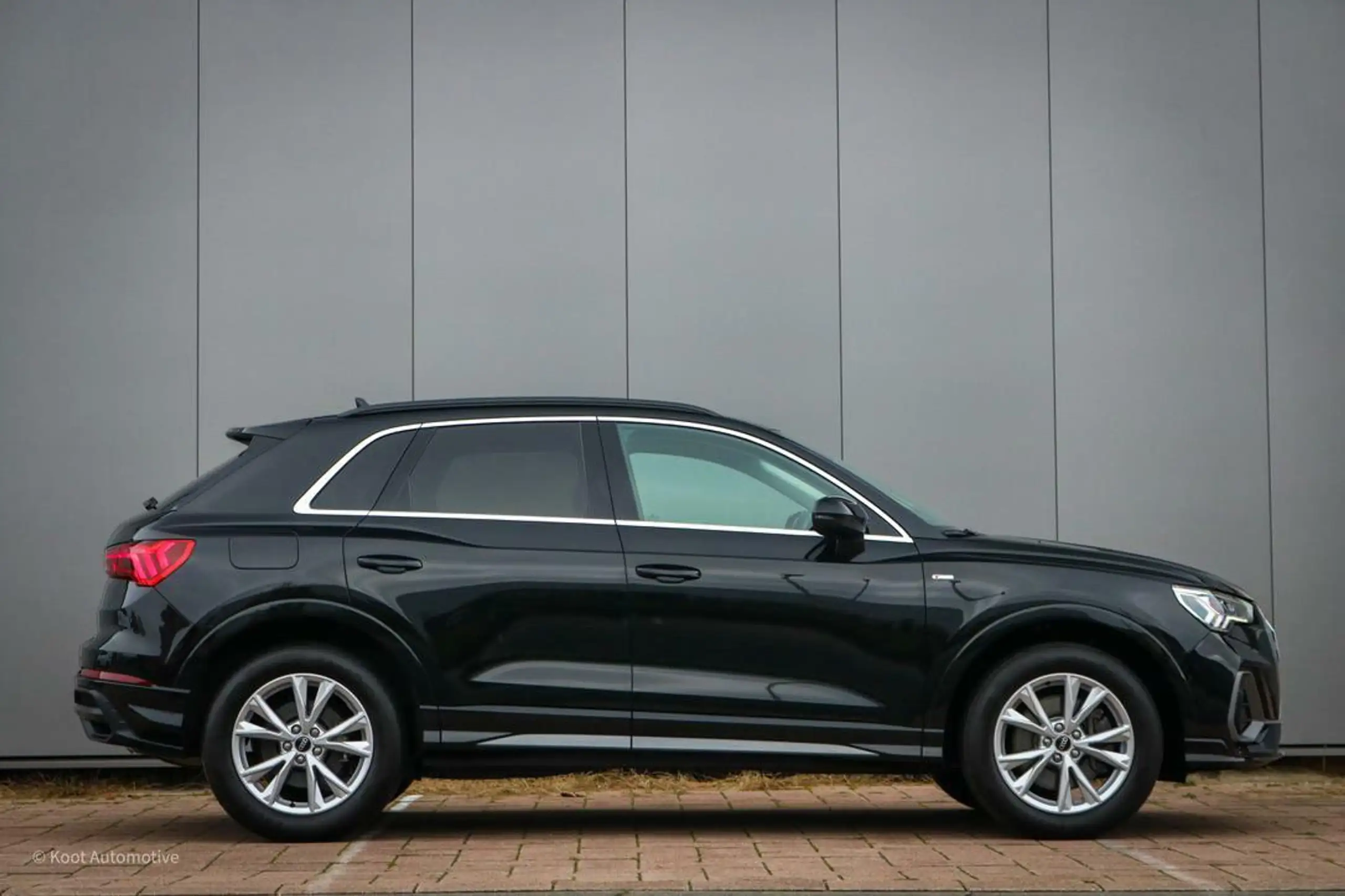 Audi - Q3