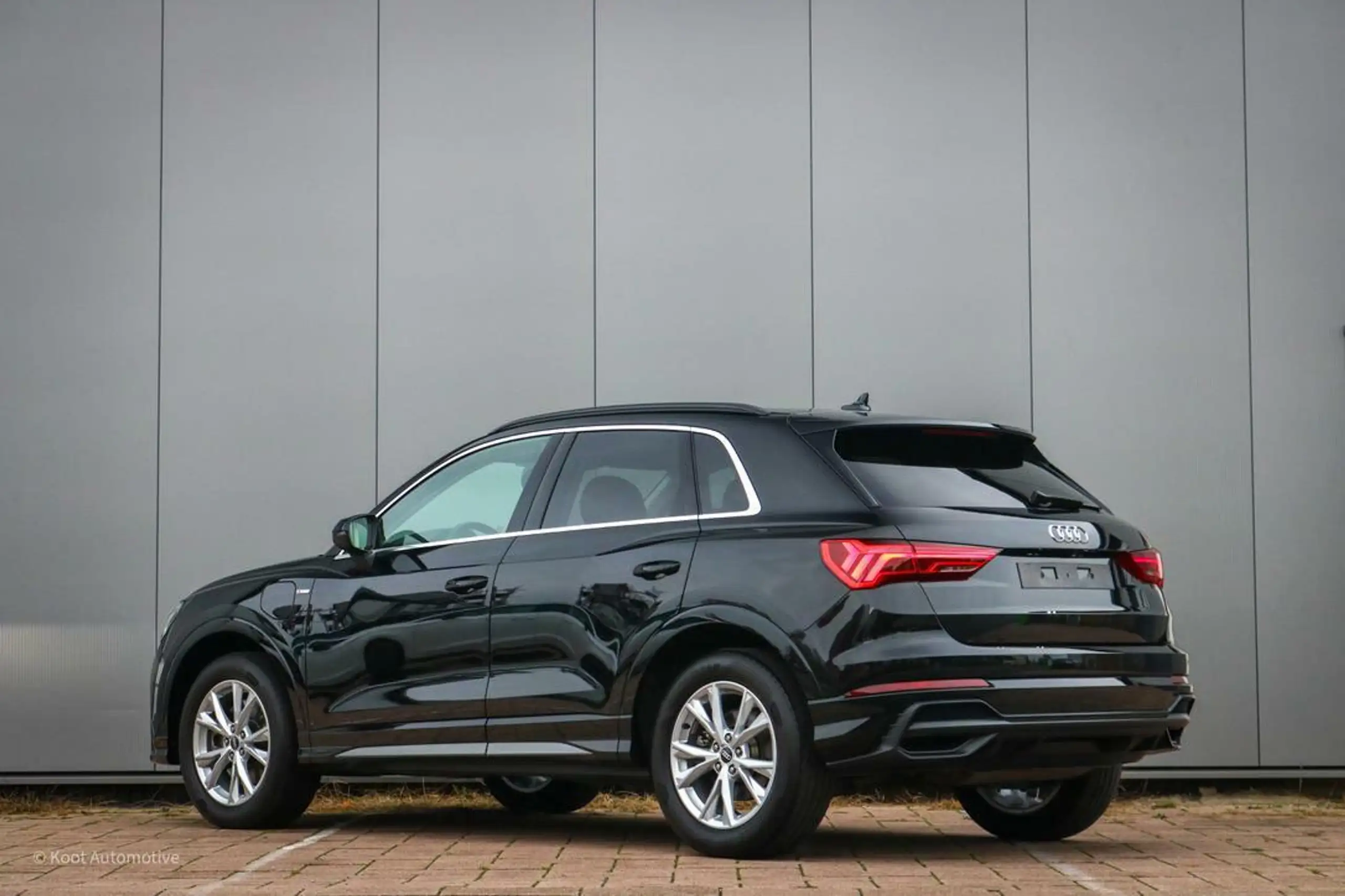 Audi - Q3